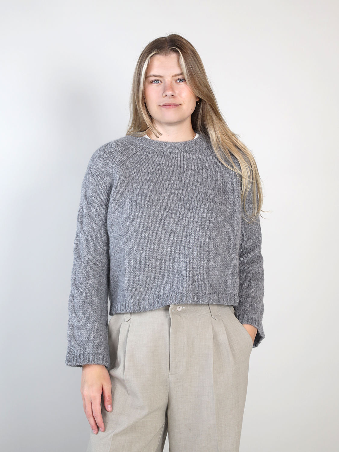 Roberto Collina Girocollo Treccia – Verkürzter Pullover  grau S