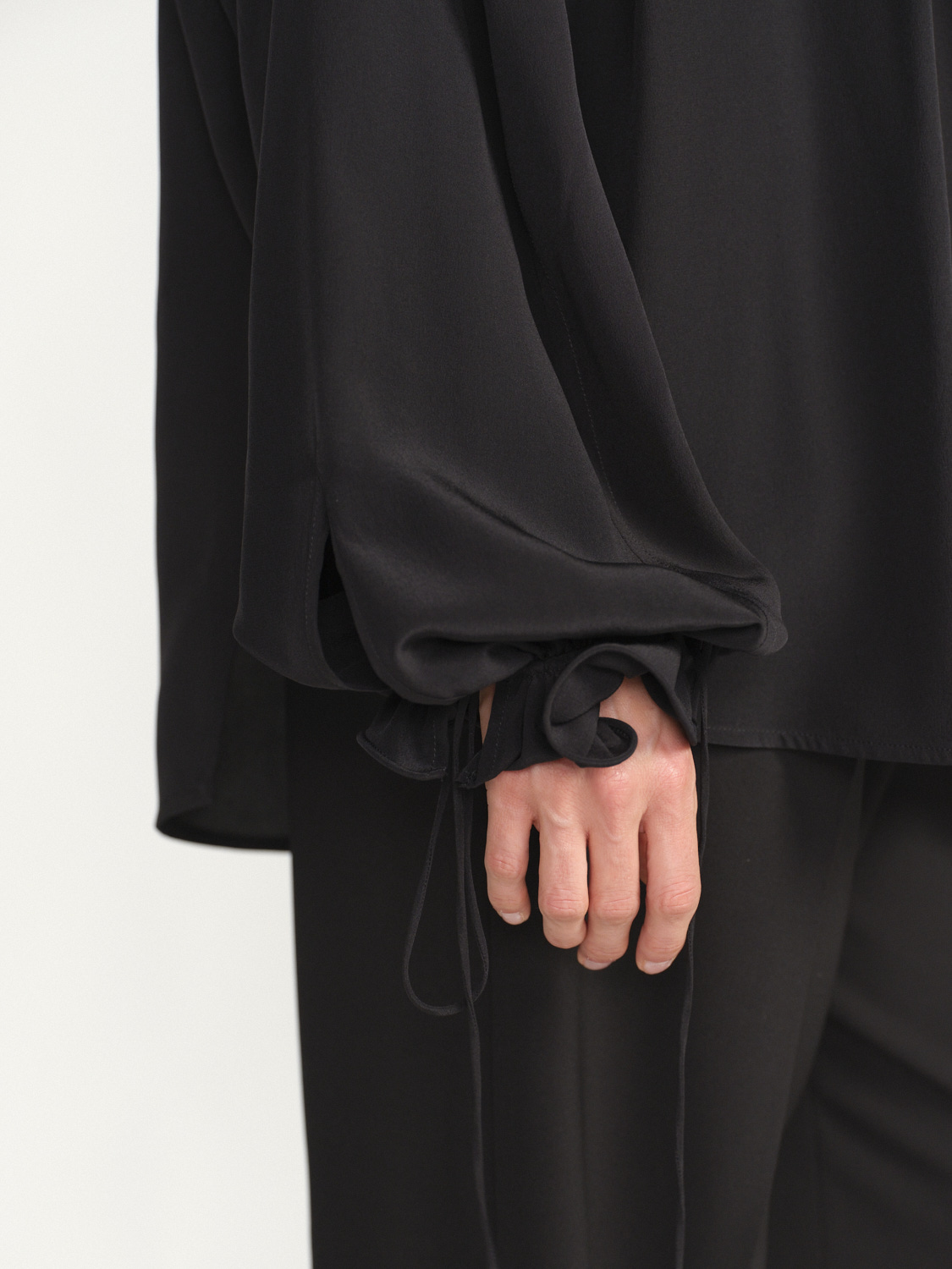 Victoria Beckham Ruched Detail Blouse - Long Sleeve Blouse with Ruched Details made of Silk black 36