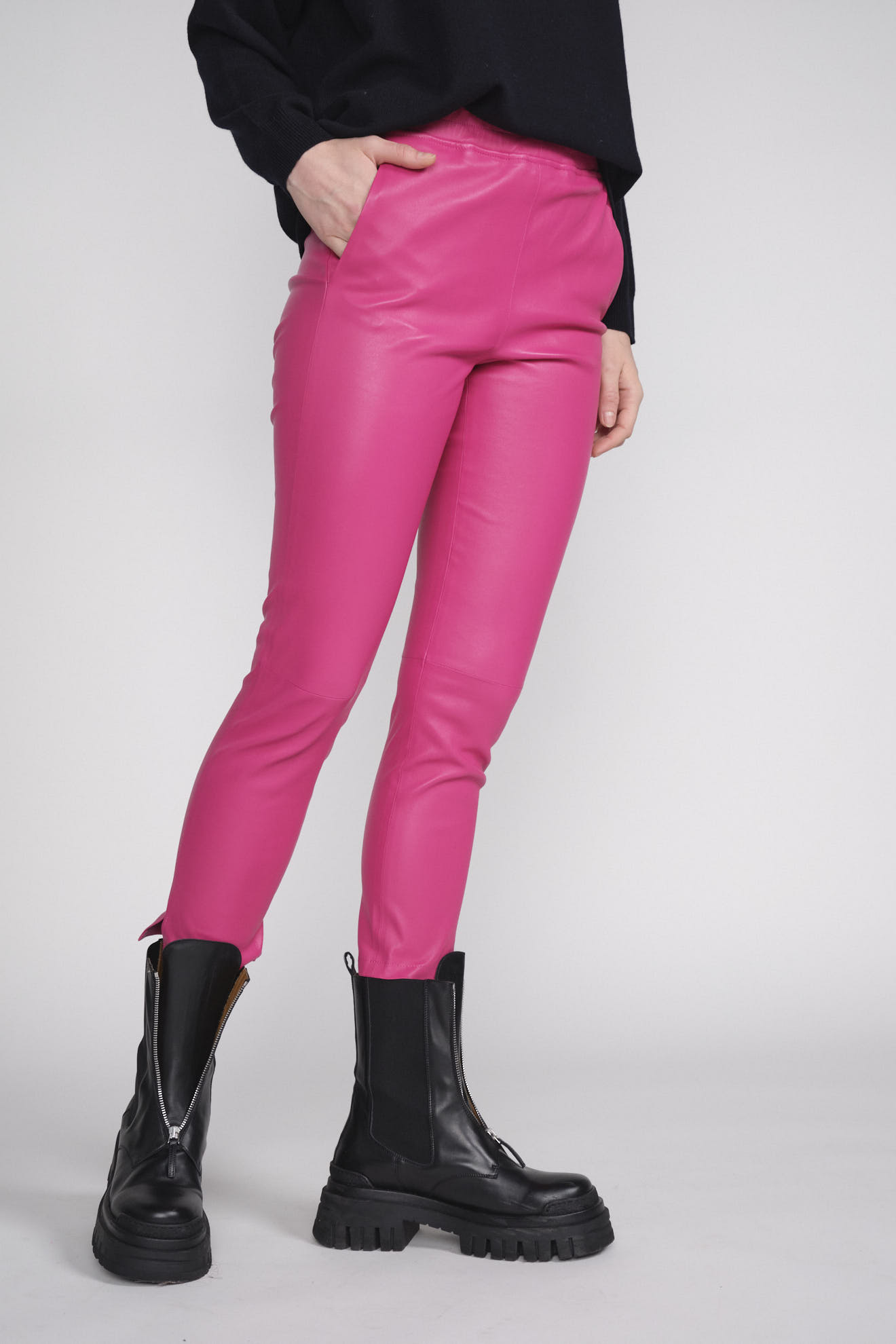 Arma Provence - Pantalones de corte bootcut en piel de cordero rosa 38