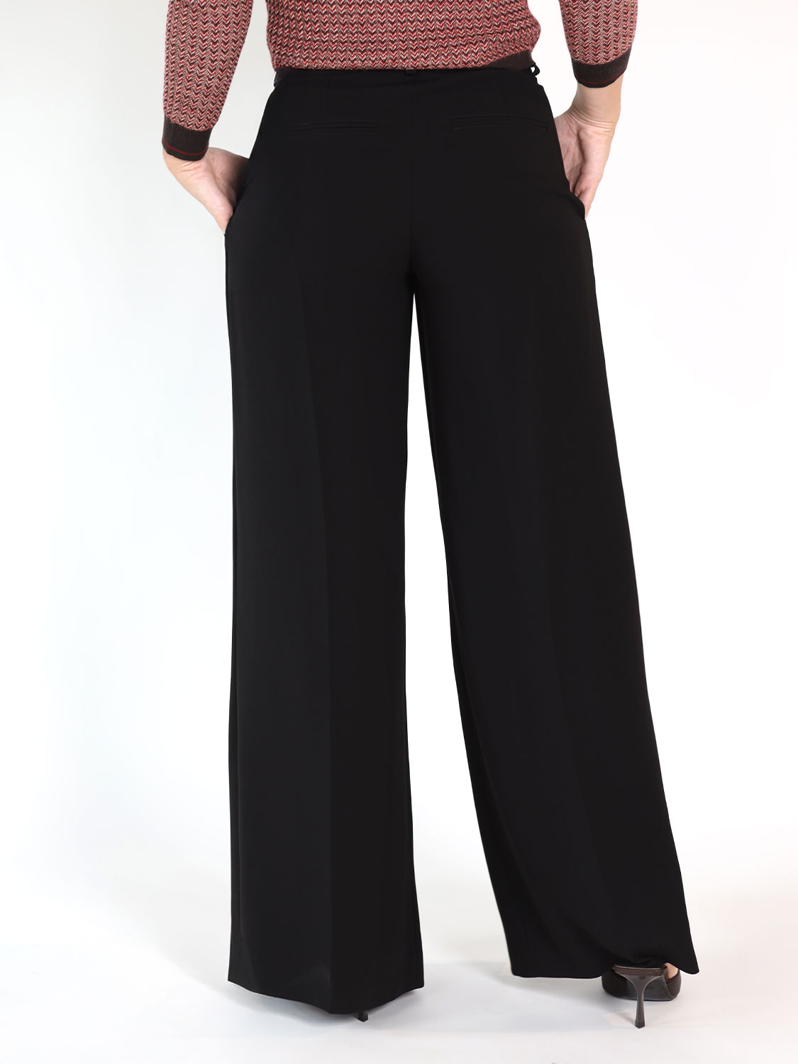 Maison Common Hose mit weitem Bein  schwarz 34
