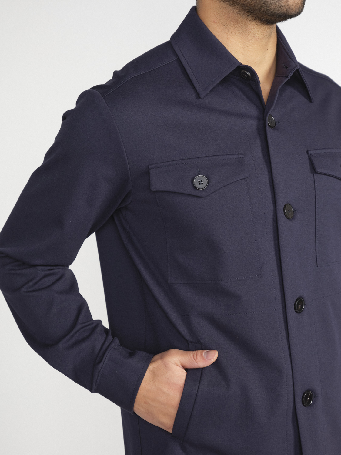 Harris Wharf London Techno viscose - Stretchy shirt jacket made from tech fabric  marine 48