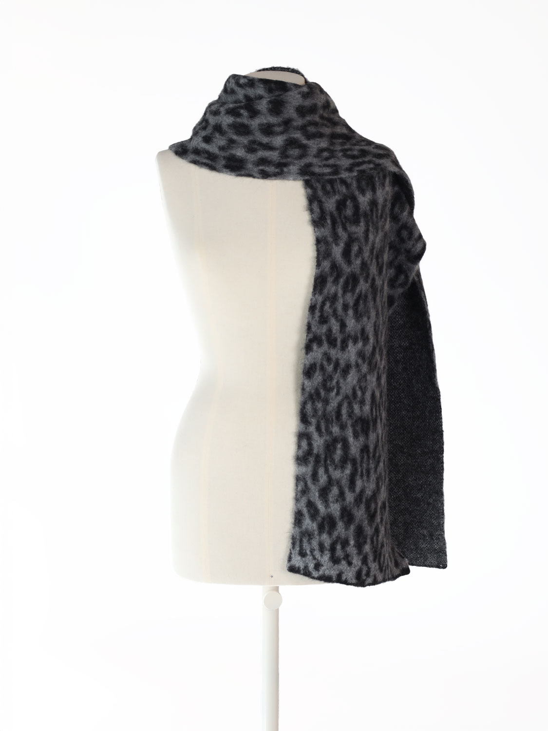 Hannah - Scarf with leopard print