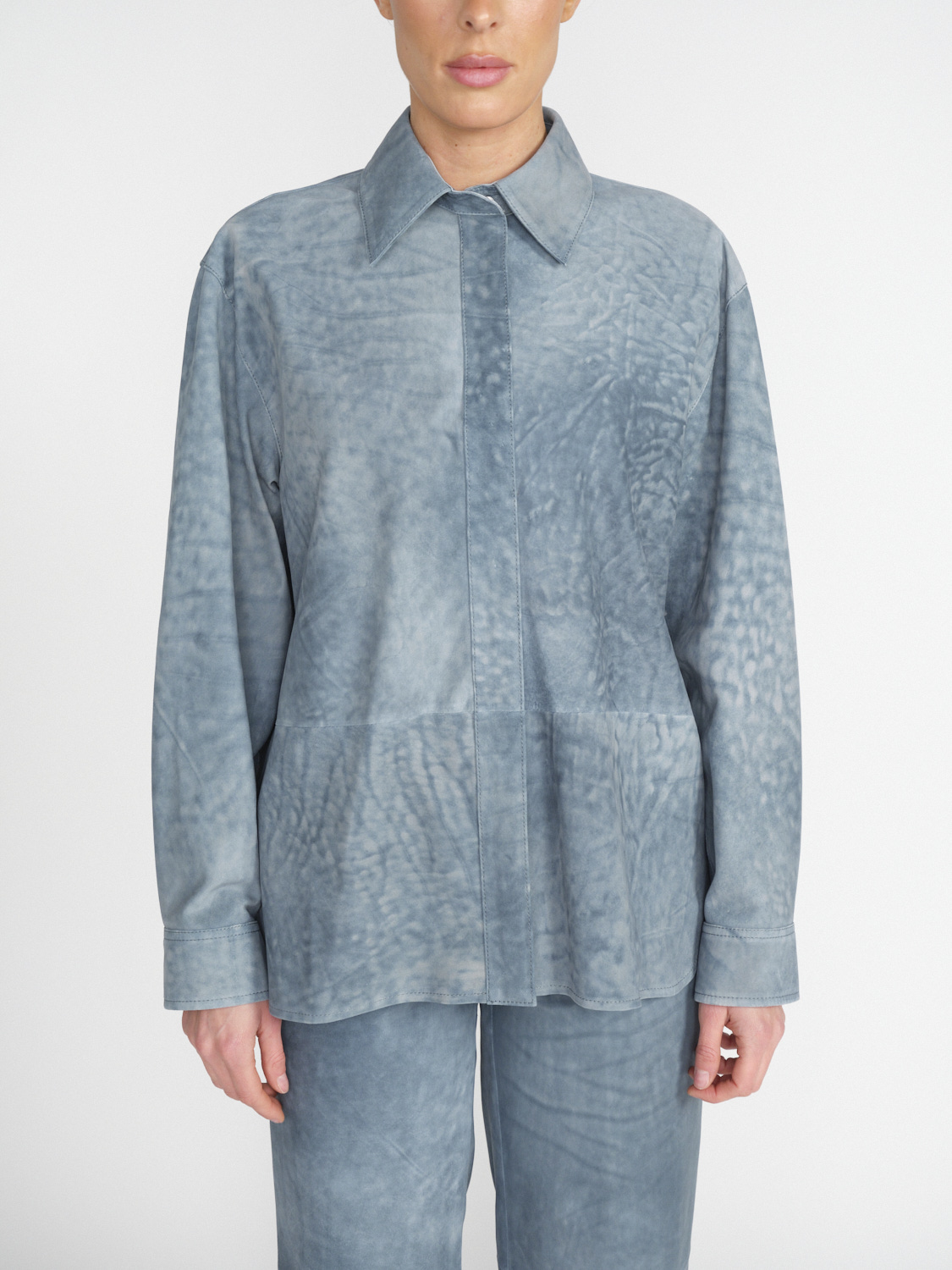 Arma Sofia – Oversized Lederhemd mit dunkler Waschung blau 38