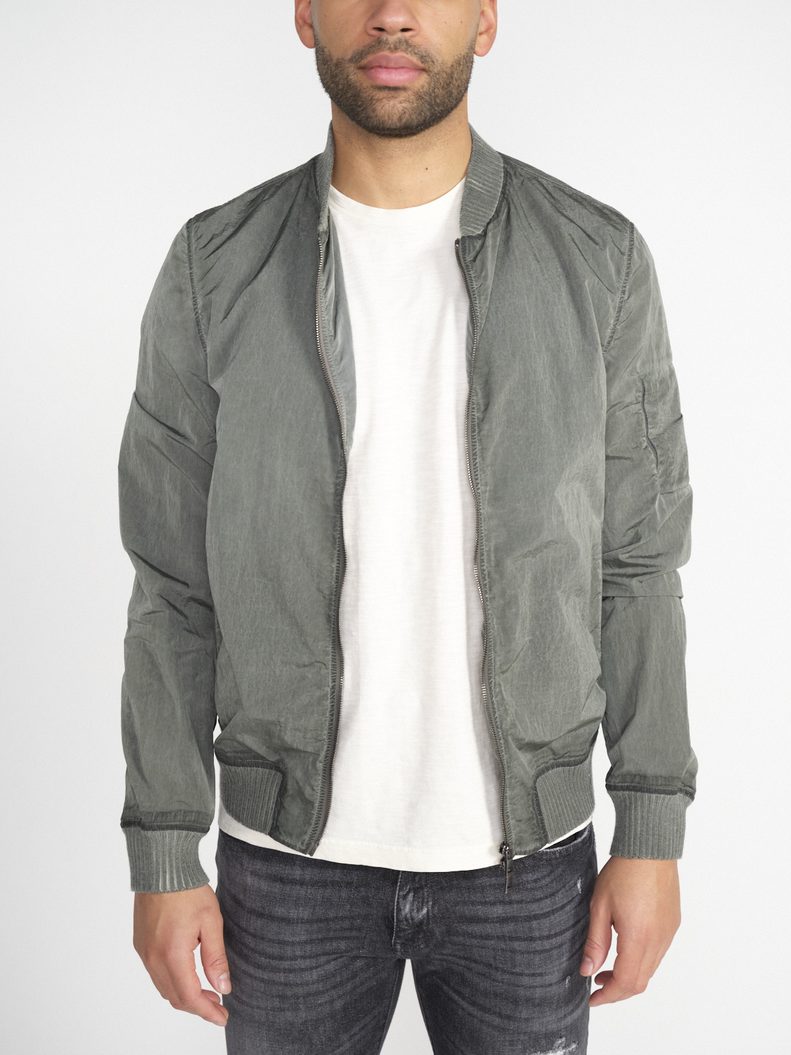 Lightweight bomber jacket made of technical fabric with a used look 