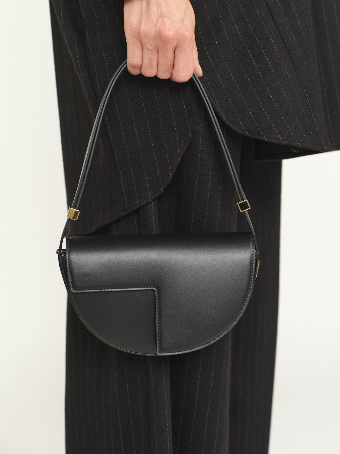 Patou Le petit Patou bag – schwarze Tasche aus Kalbsleder   schwarz One Size