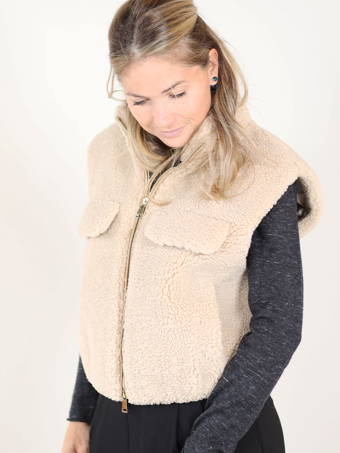 Betta Corradi Smanicato – Weste in Felloptik  beige S