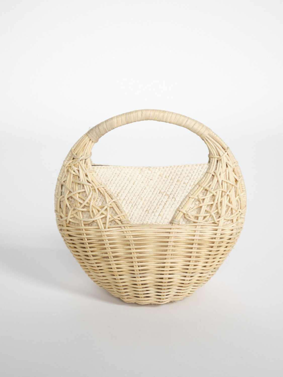 Ulla Johnson Sea Shell – Handmade basket from rattan  beige One Size