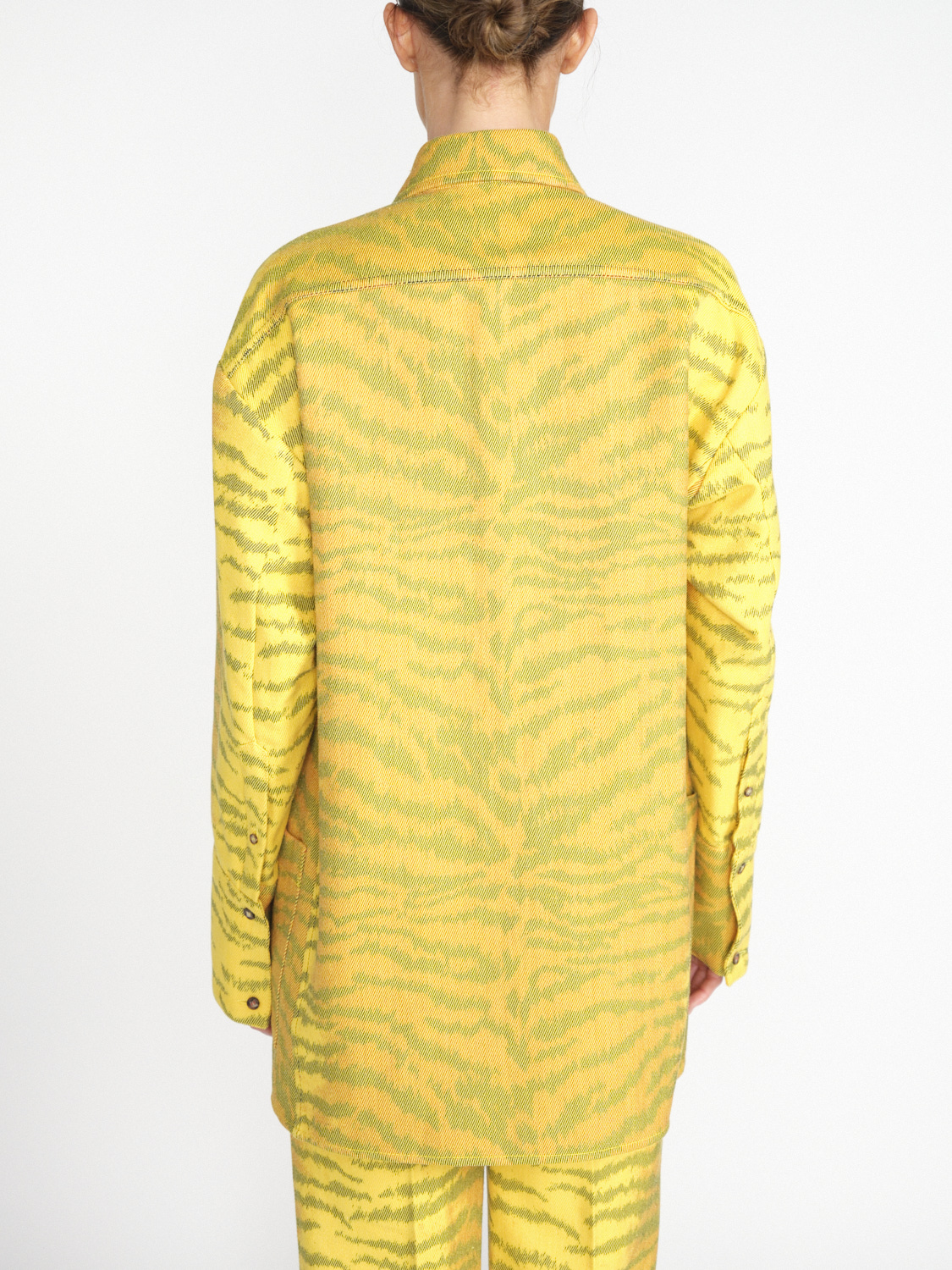 Victoria Beckham Printed Chine Twill – Oversized Jacquard-Hemd mit Tiger-Print gelb 34