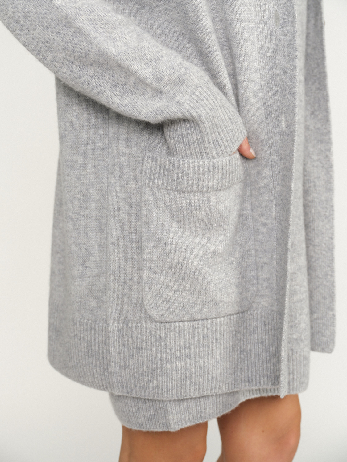 Iris von Arnim Betina - Cardigan with button placket in cashmere and silk grey M/L