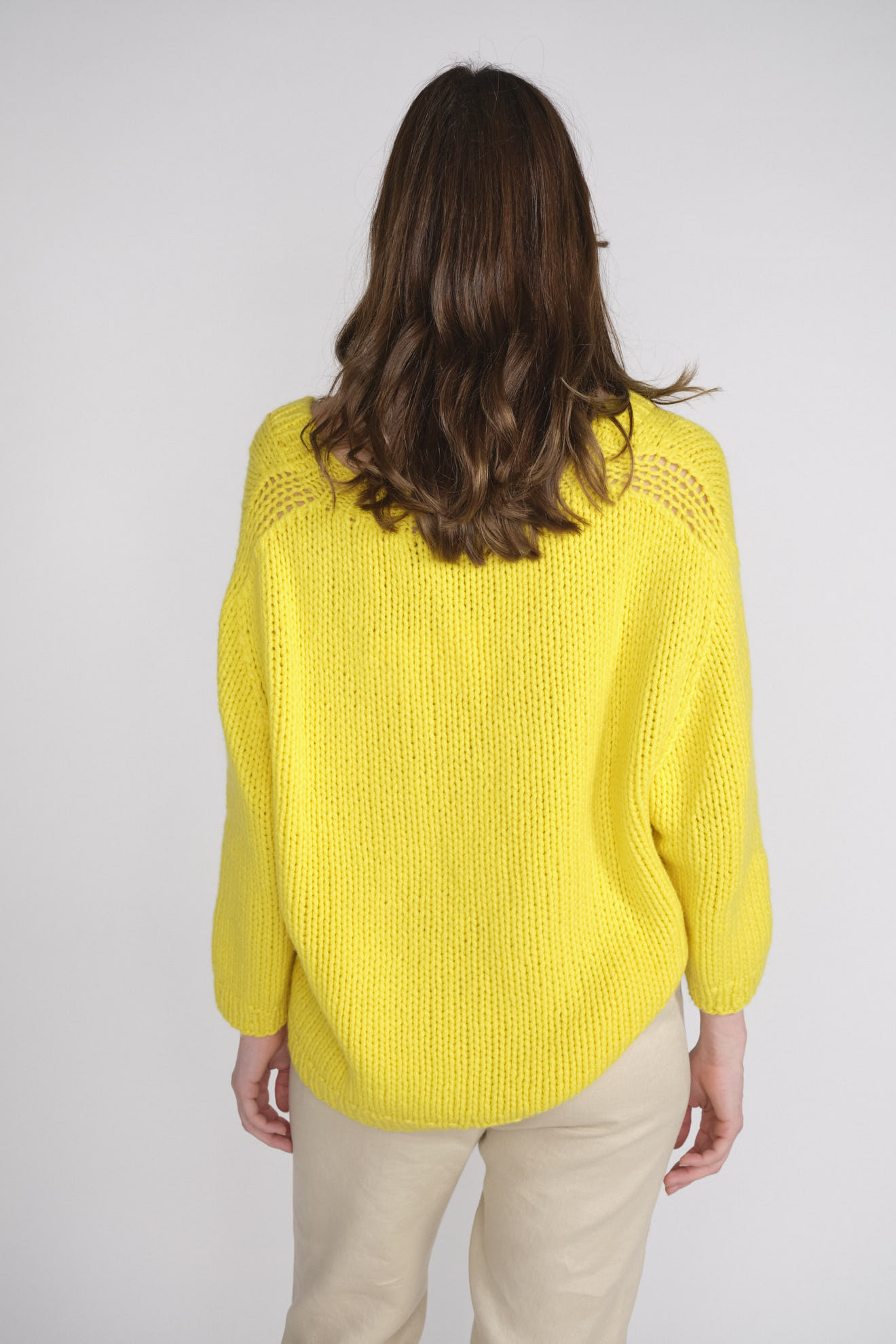 Wommelsdorff Dara - knitted sweater with V-neck in cashmere yellow One Size