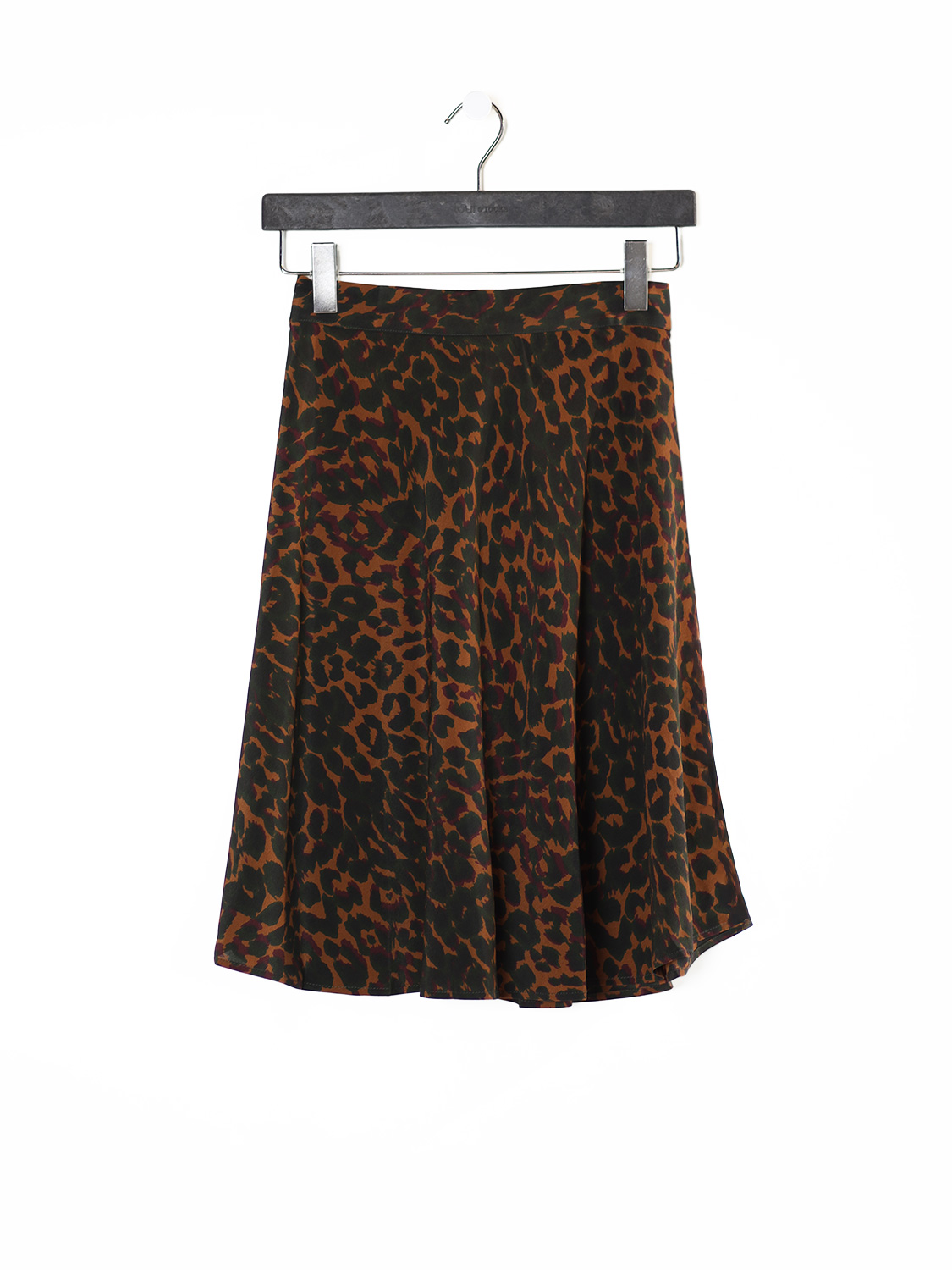 Short pleated skirt with leopard print