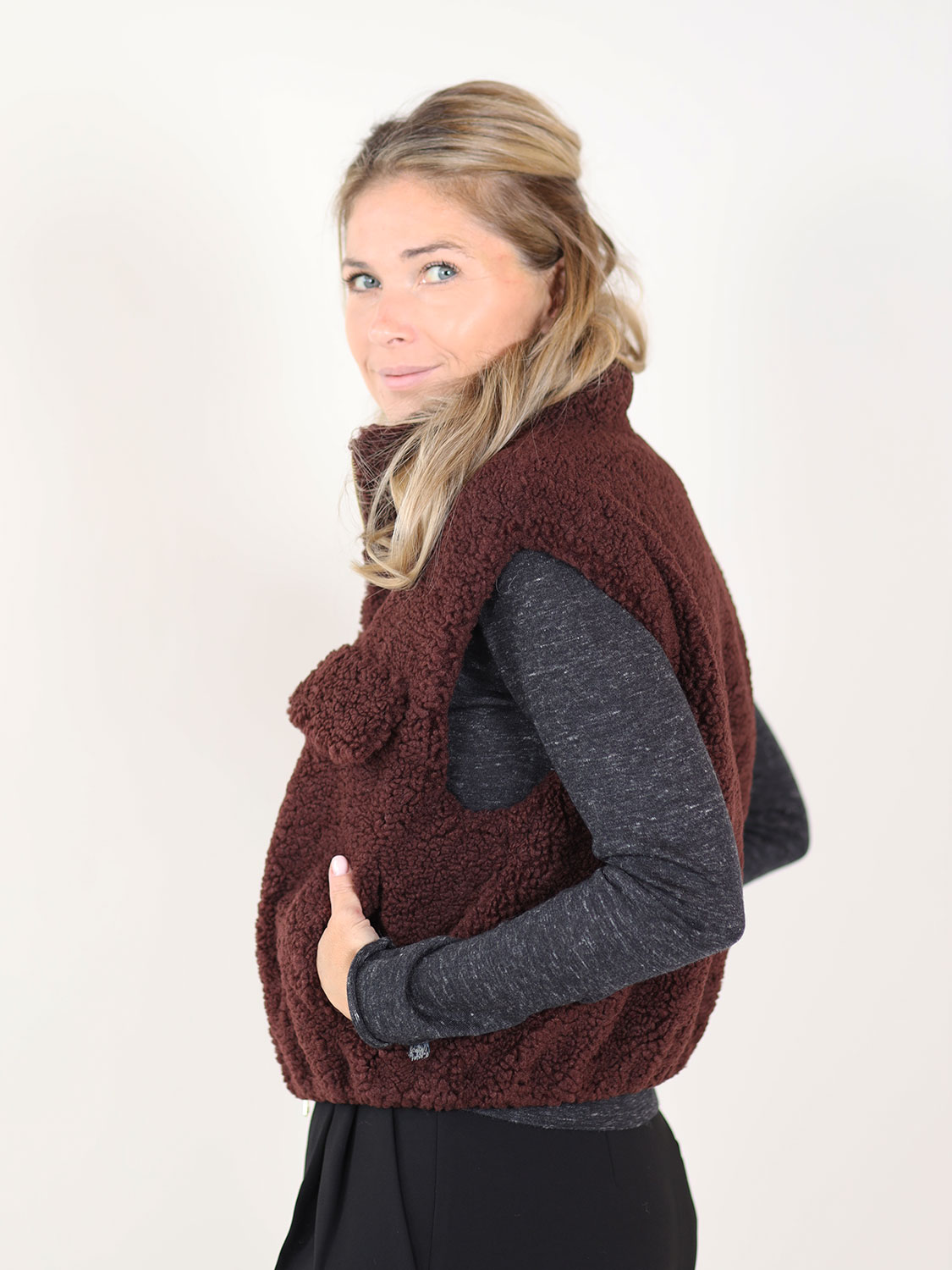 Betta Corradi Smanicato – Weste in Felloptik  bordeaux S