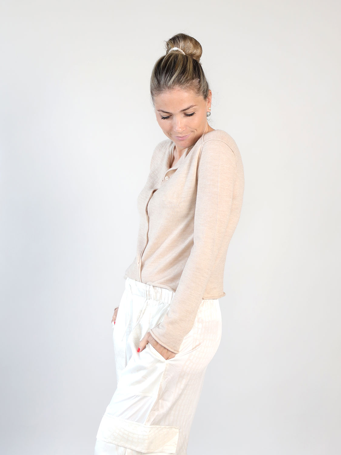 friendly hunting Lightweight cardigan in a wool-cashmere blend beige XS