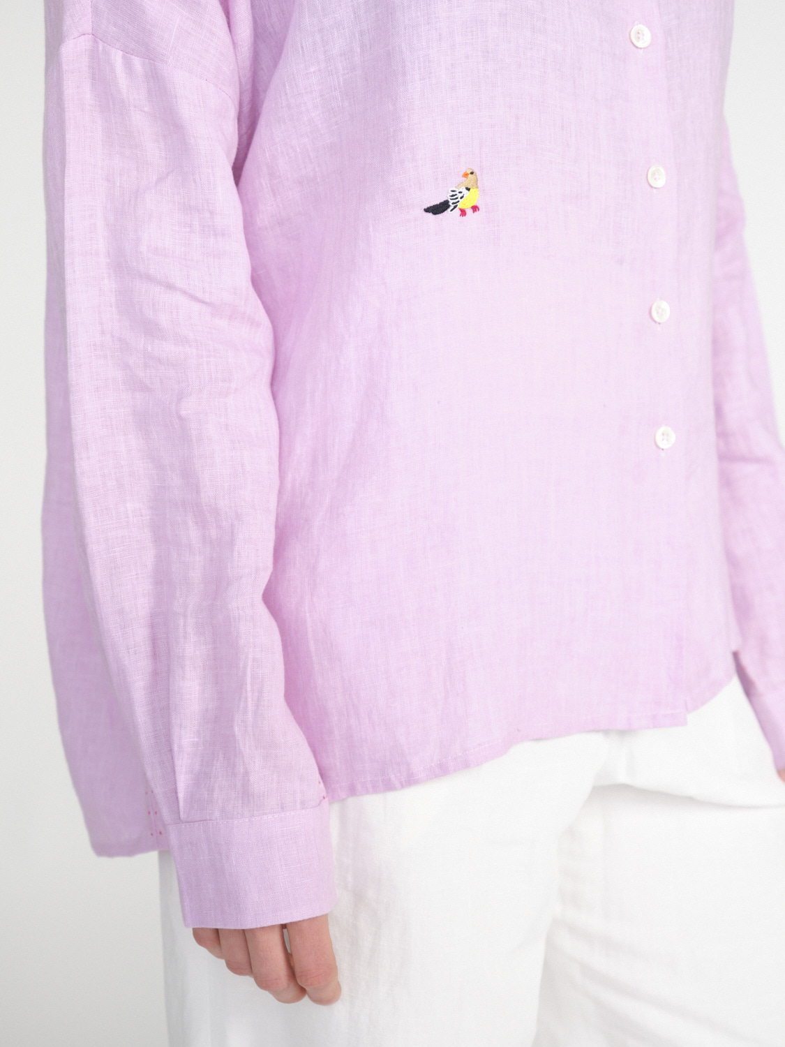 an an londree Summer – linen blouse with playful details  rosa XS