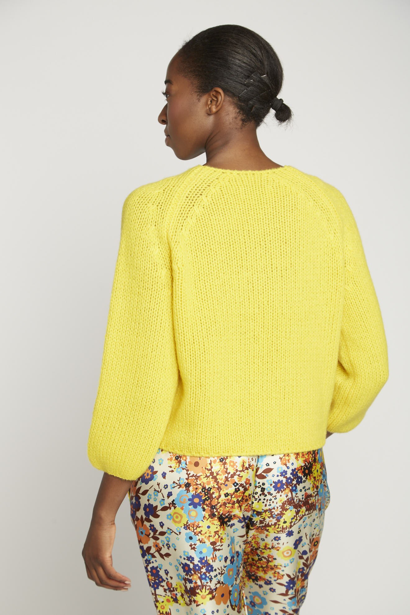 lu rien sweater yellow plain cashmere model back