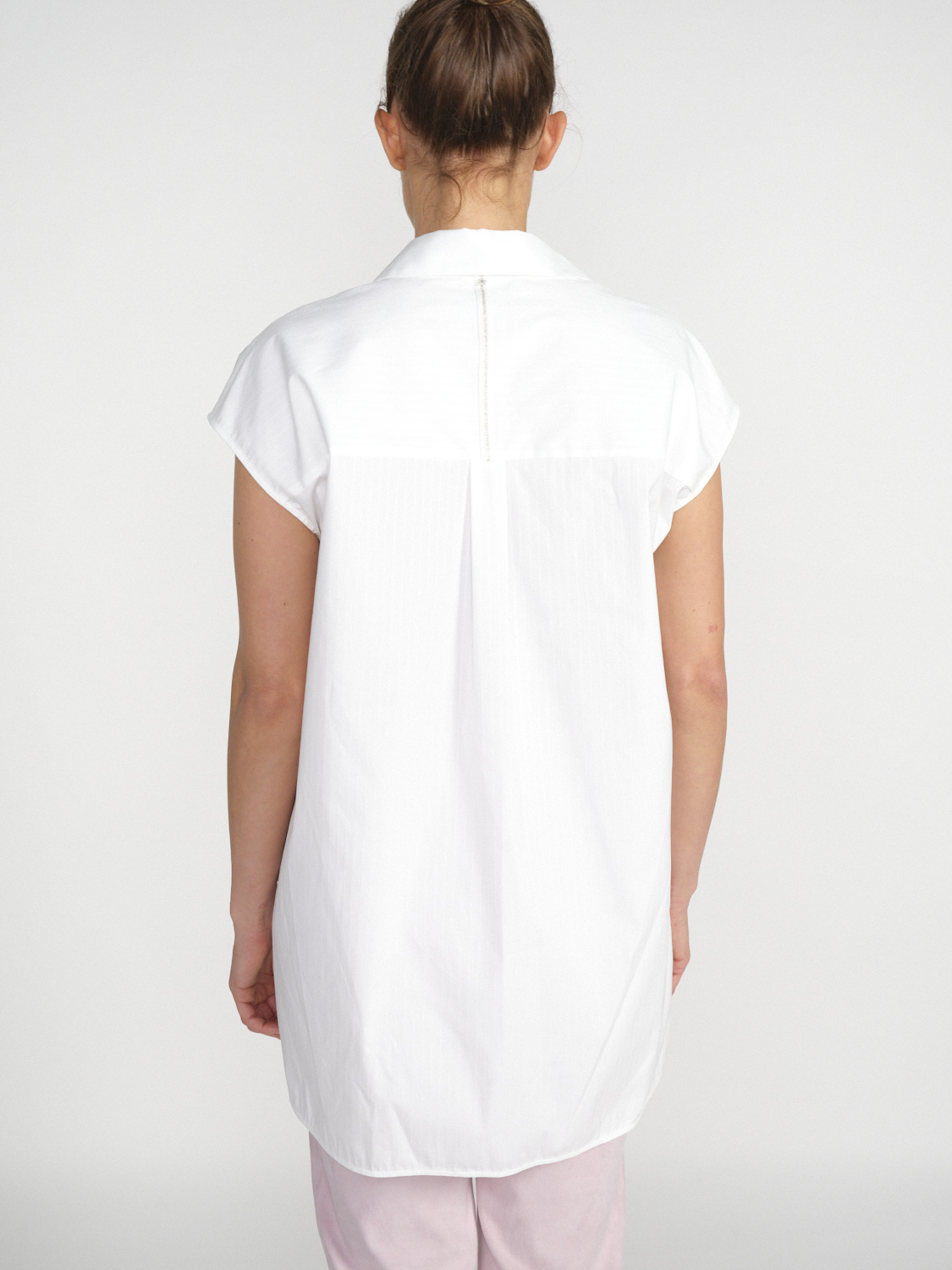 Lorena Antoniazzi Armless blouse with breast pocket   white 34