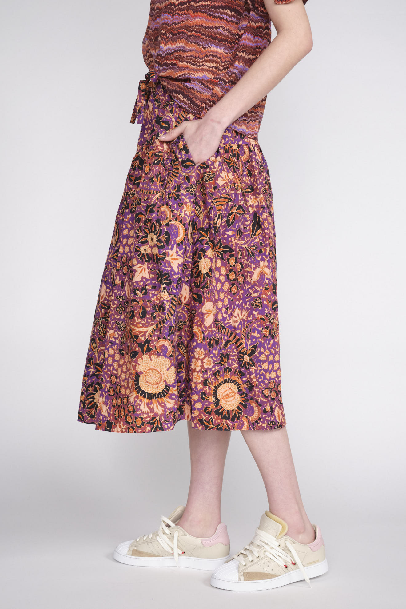 Ulla Johnson Fernanda - Midi skirt with playful floral pattern | loui.rocks