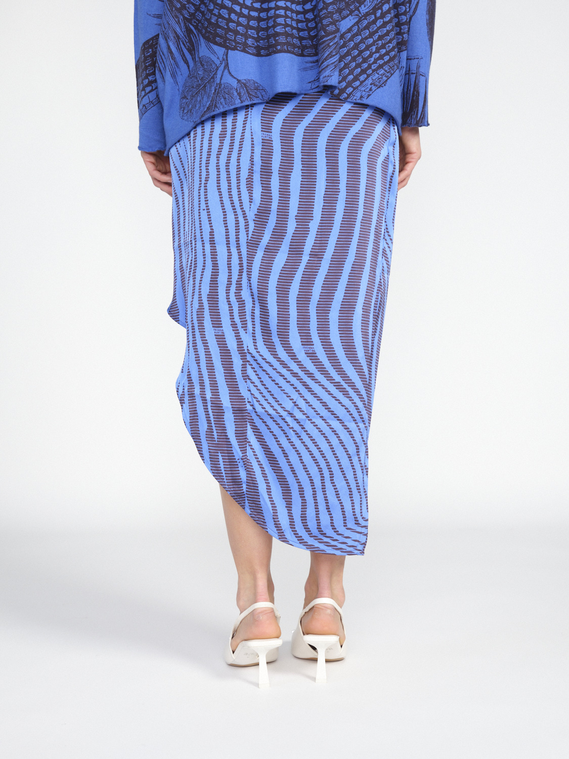 friendly hunting Dara Okapi - Patterned silk midi skirt  blue XS