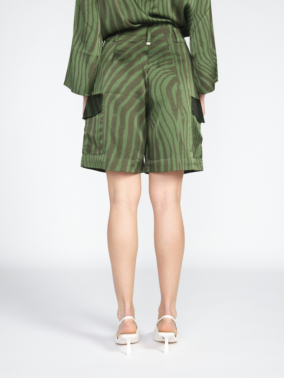 friendly hunting Famosa Okapi – cargo style silk shorts  green S