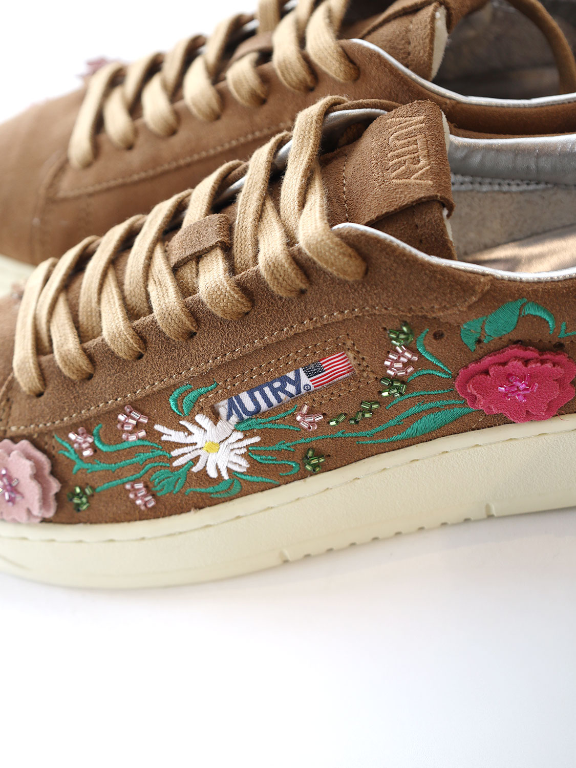 Autry Dallas – Shoes with floral pattern 36 beige