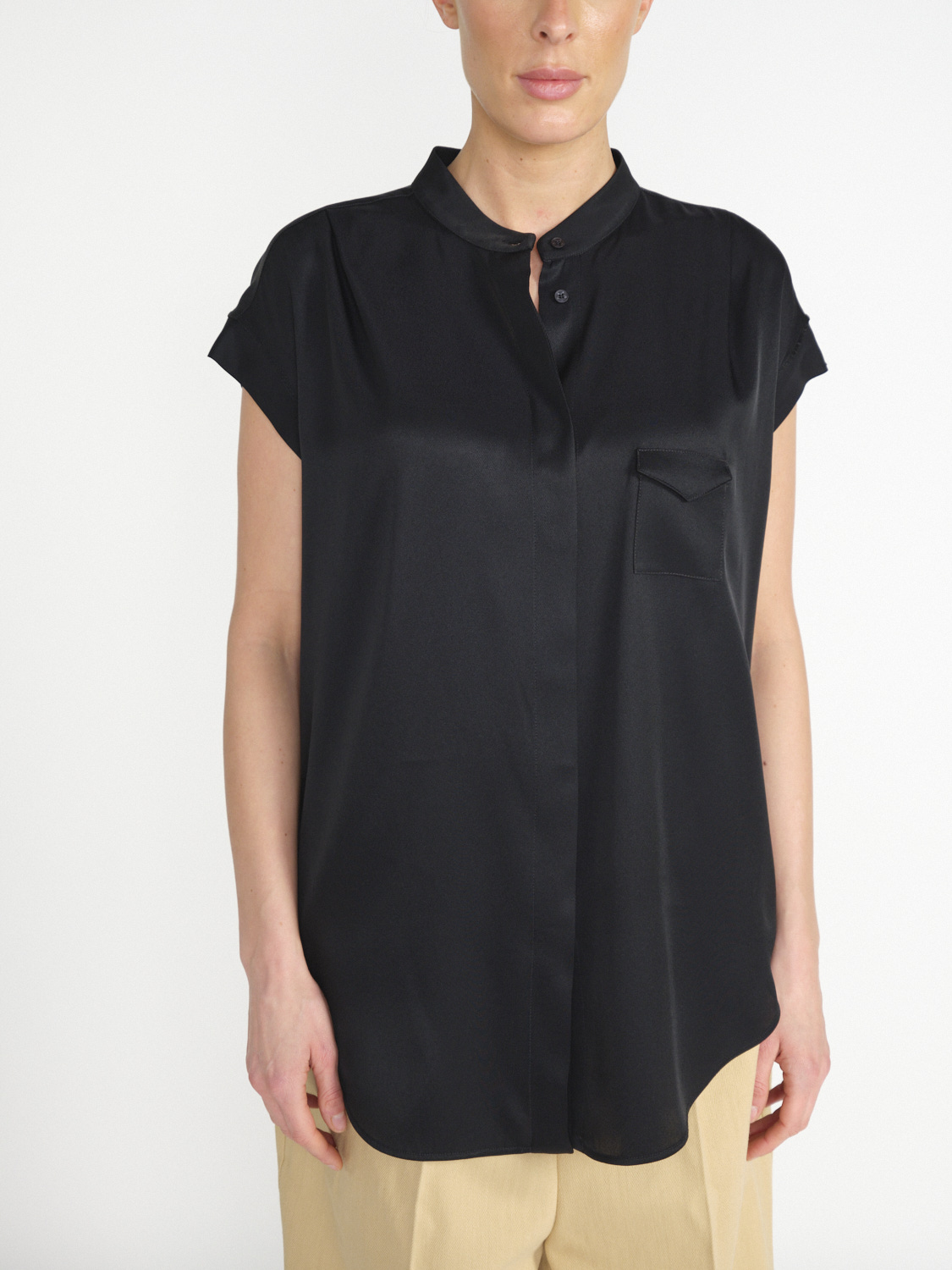 Lorena Antoniazzi Short-sleeved blouse made of silk blend  black 34