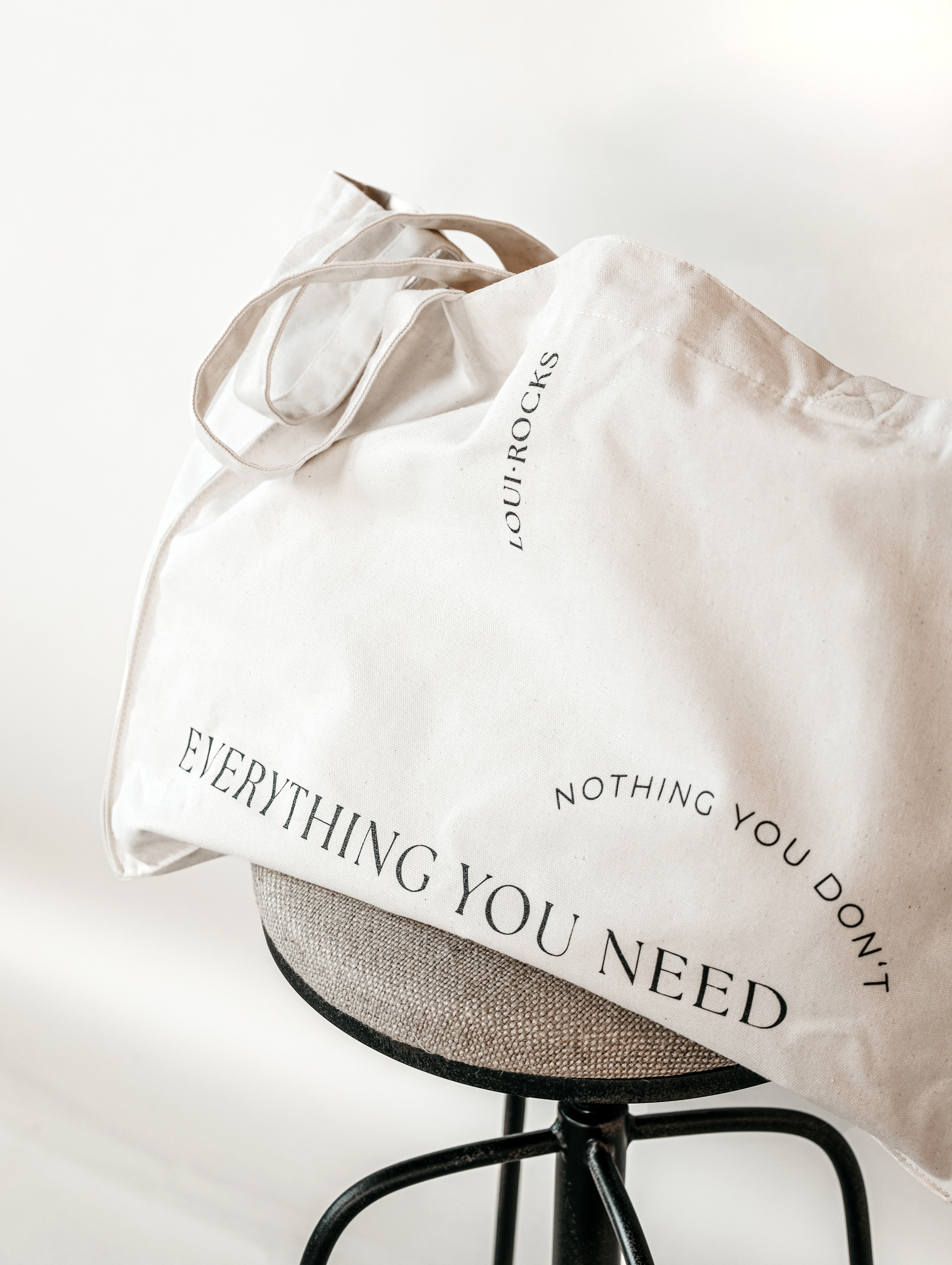 loui.rocks Everything you need - jute bag beige One Size