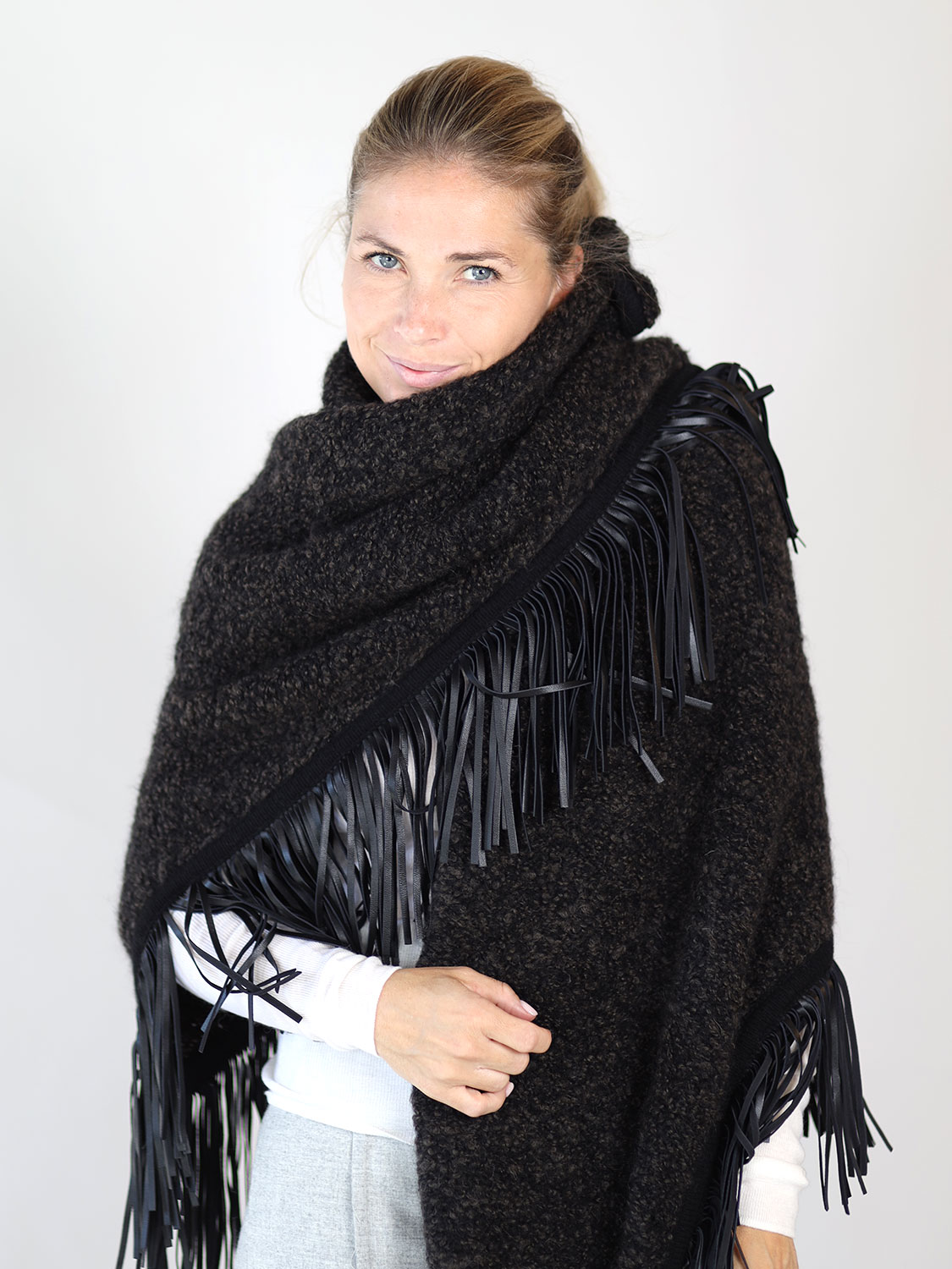 Antonia Zander Fjord – Fringed scarf black One Size