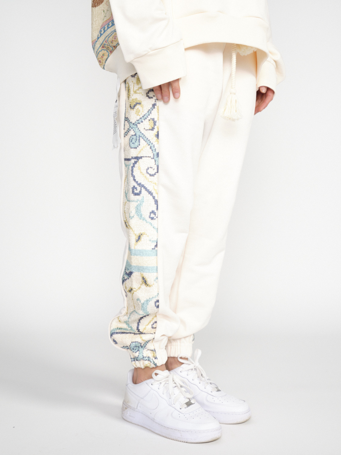 Al Ain Apxx – Jogger with pattern  creme One Size