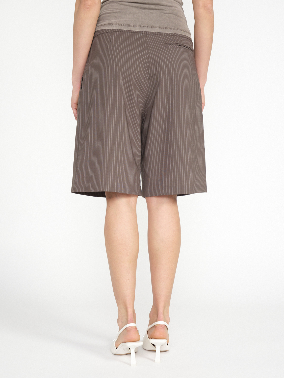 Ottolinger Double Fold - Oversized shorts with pinstripes brown S