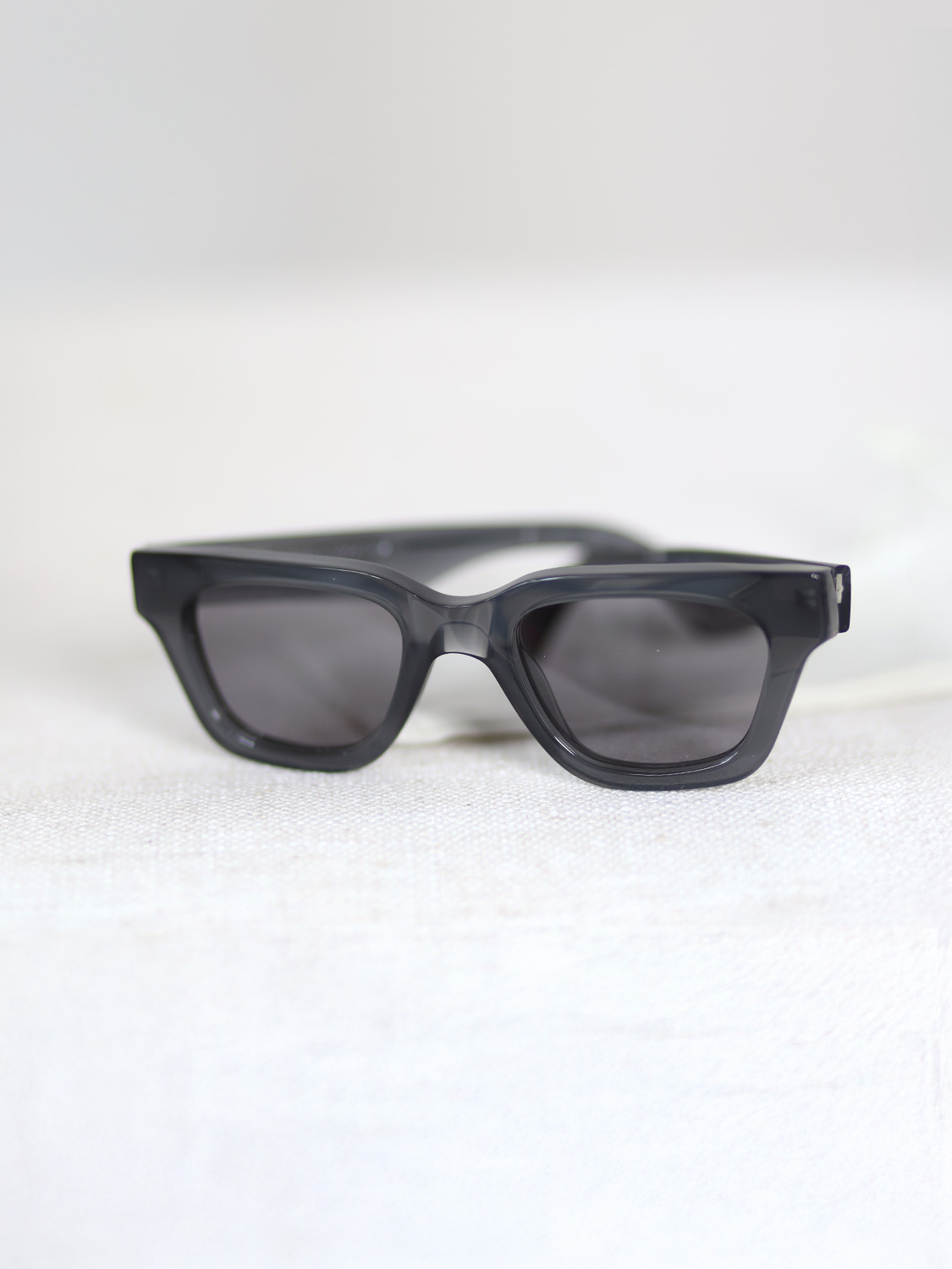 11 Dark Grey – Quadratische Sonnenbrille  
