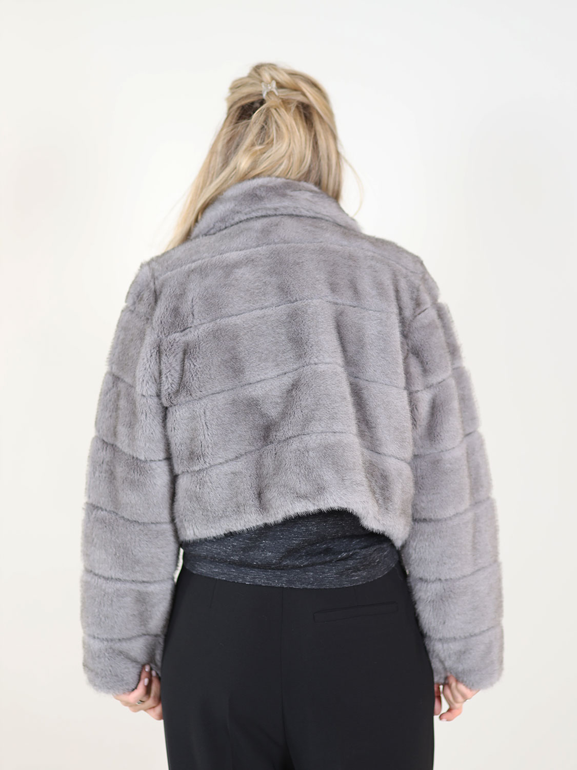 Betta Corradi Gekürzte Jacke in Felloptik   grau S
