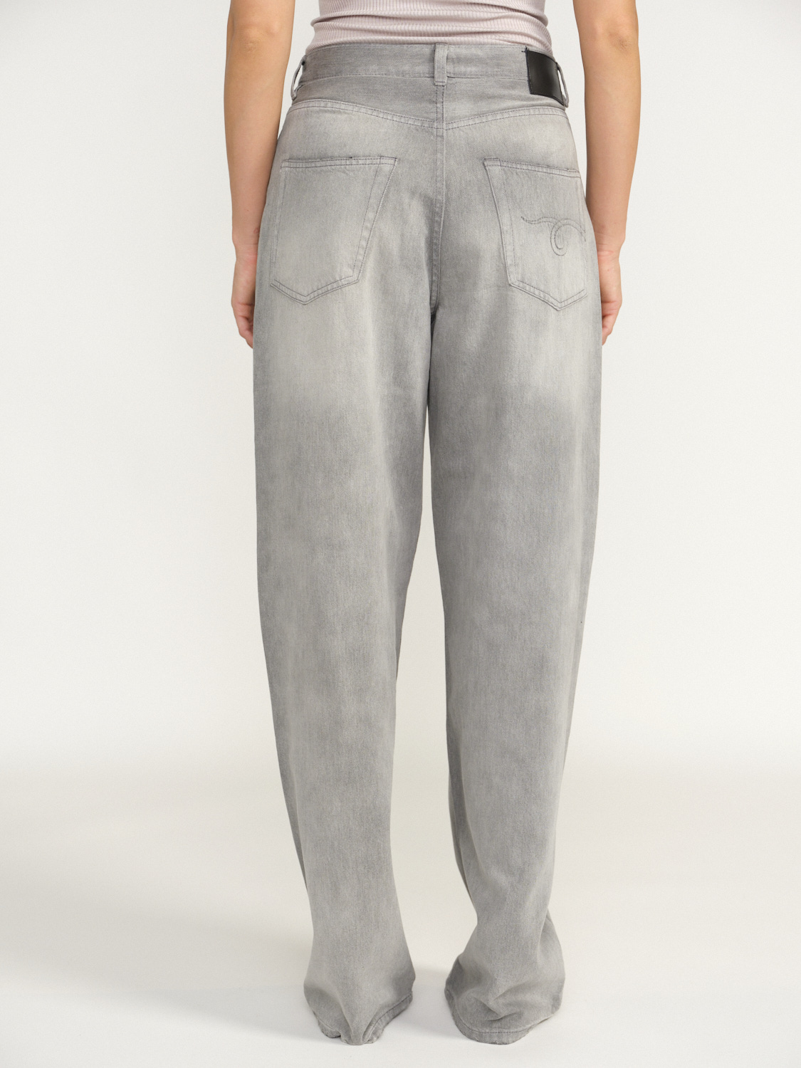 R13 Damon - Pantaloni in denim con pinces e gamba svasata grigio 25