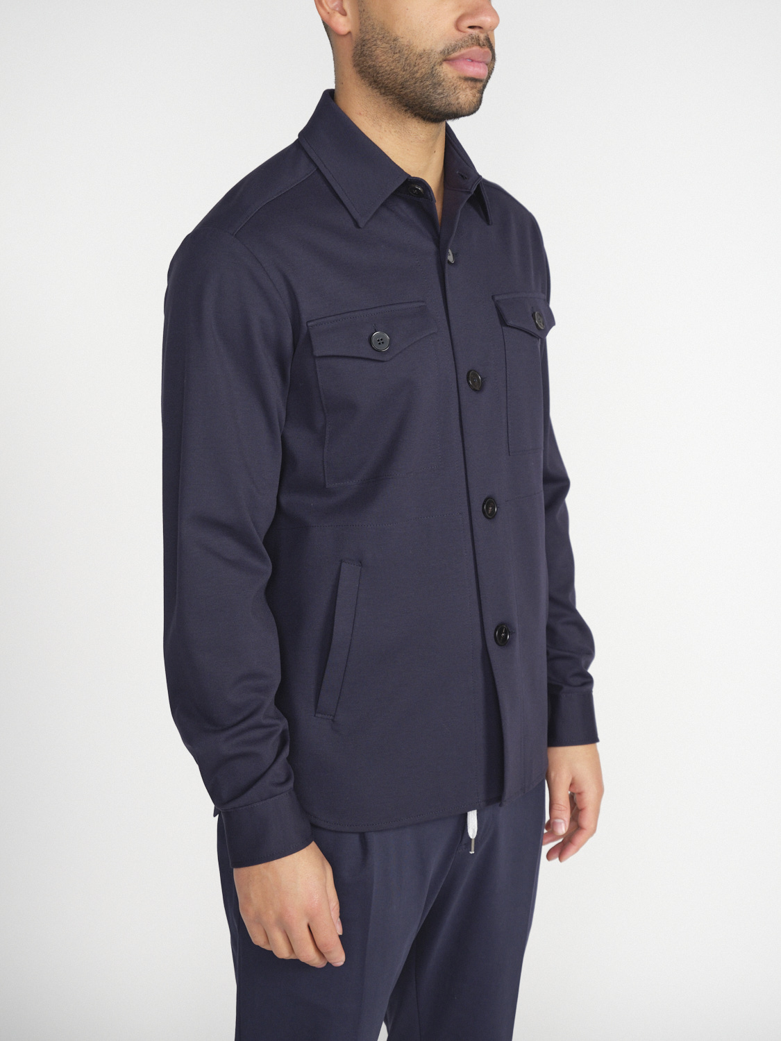 Harris Wharf London Techno Viskose – Stretchige Hemdjacke aus Tech-Stoff  marine 48