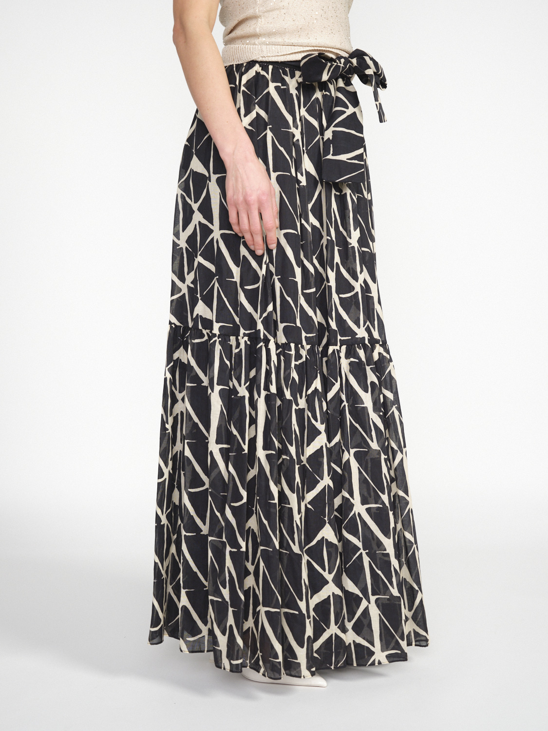 Lorena Antoniazzi Midi skirt made of a cotton-silk mix with a pattern  black 36