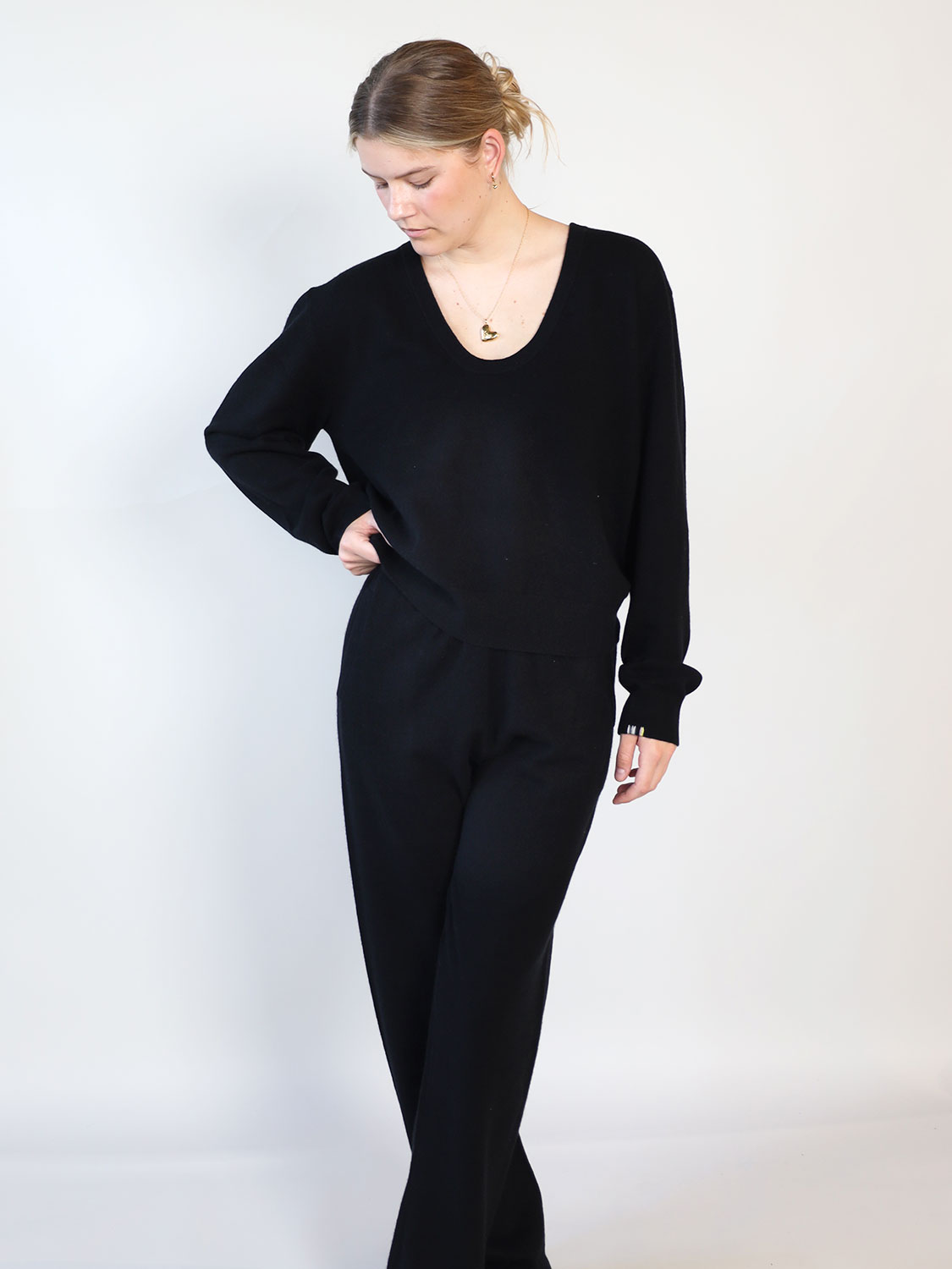 Extreme Cashmere Jacob – Kaschmirpullover mit tiefem Ausschnitt schwarz One Size Extreme Cashmere Jacob – Kaschmirpullover mit tiefem Ausschnitt schwarz One Size