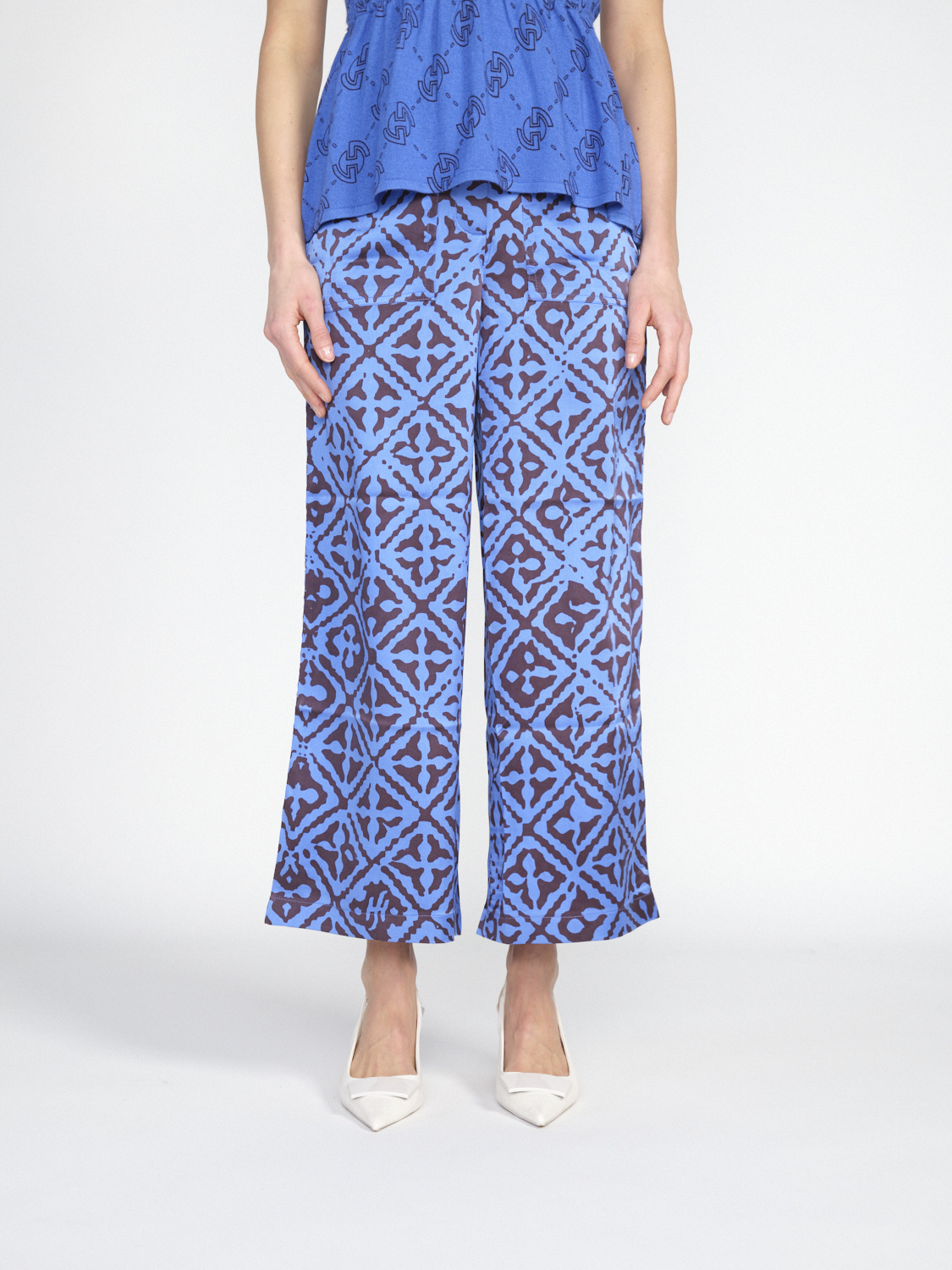 friendly hunting Baja – Stretchy silk trousers with a graphic pattern  blue S