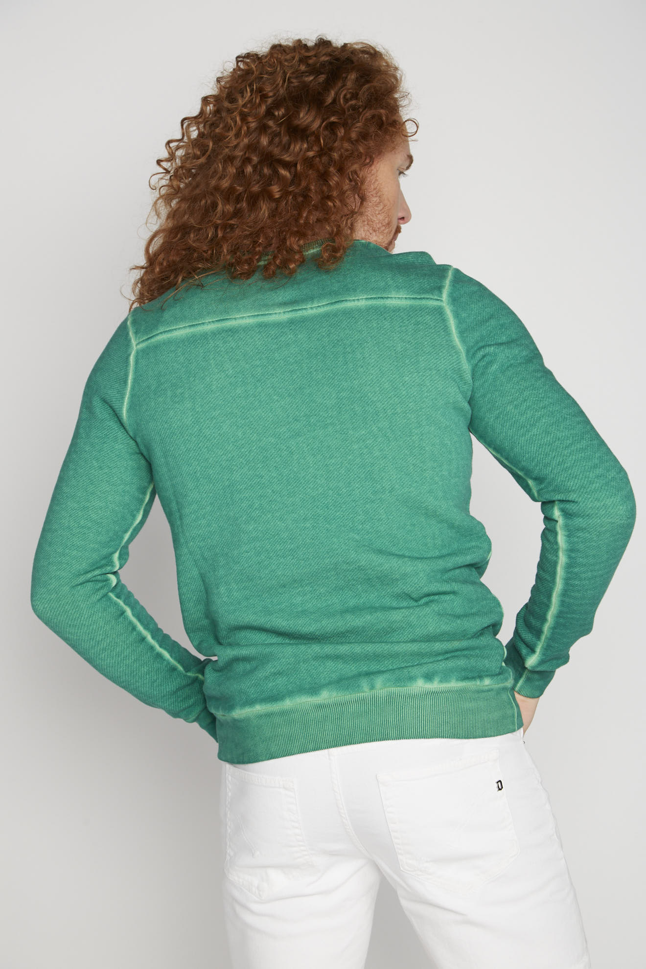 roberto collina sweater grün einfarbig mix model rückansicht