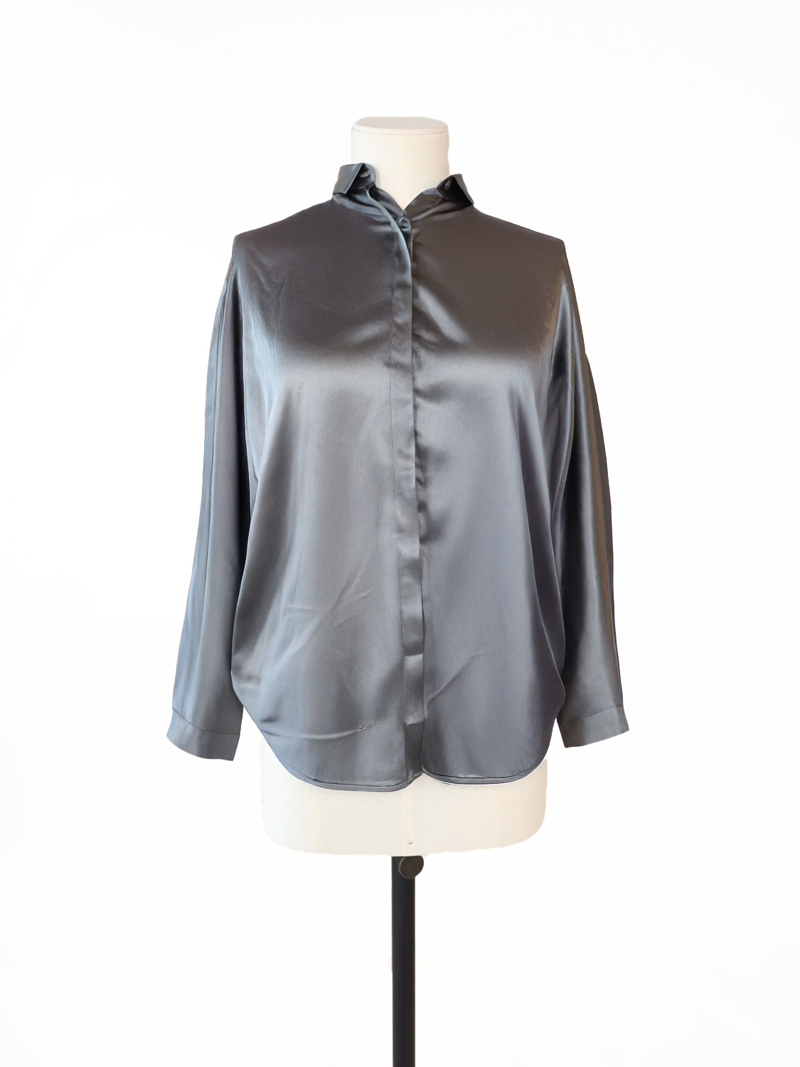 Bluse aus glänzender Seide 