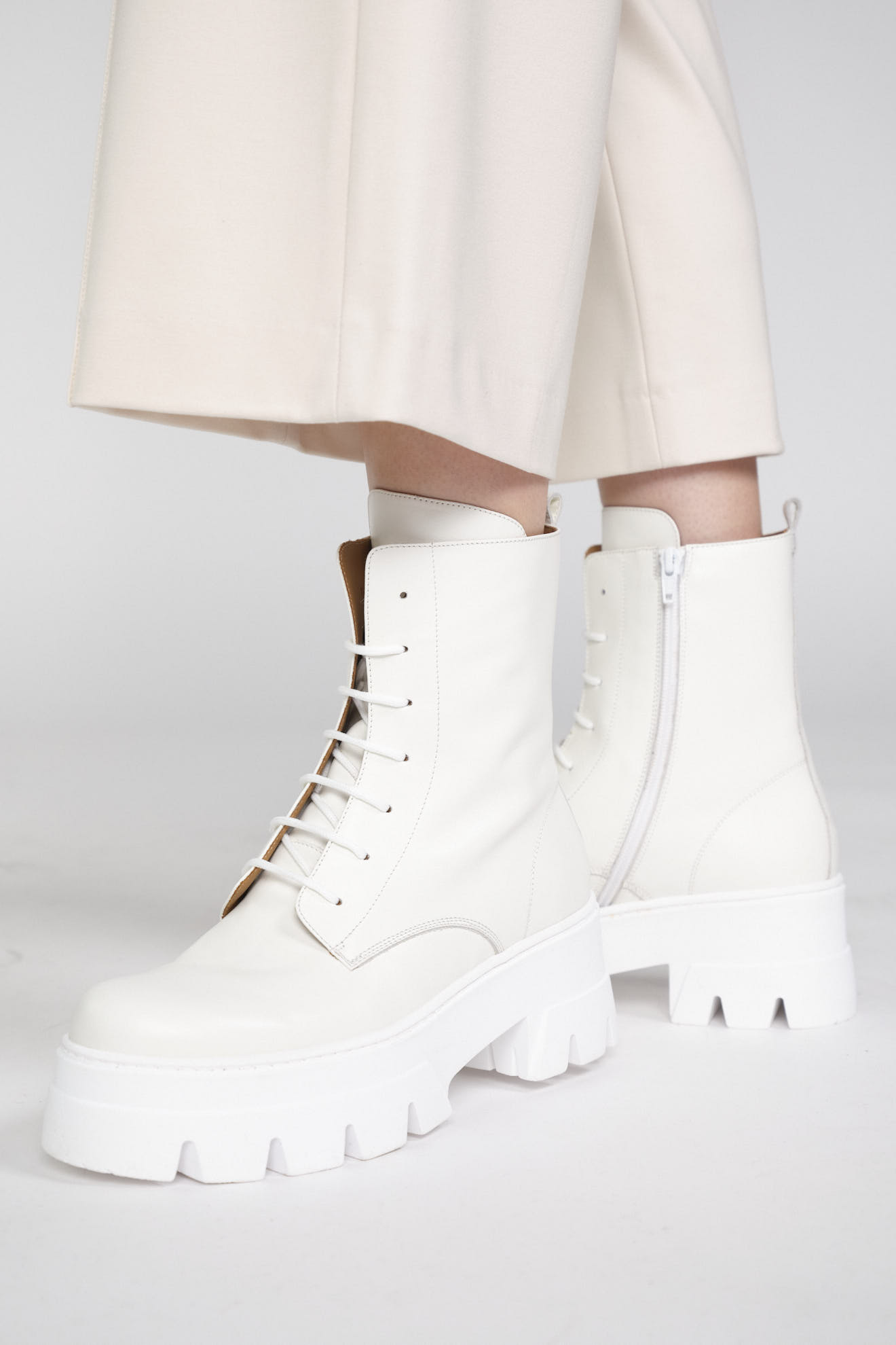 Laced Boot Weiß 39