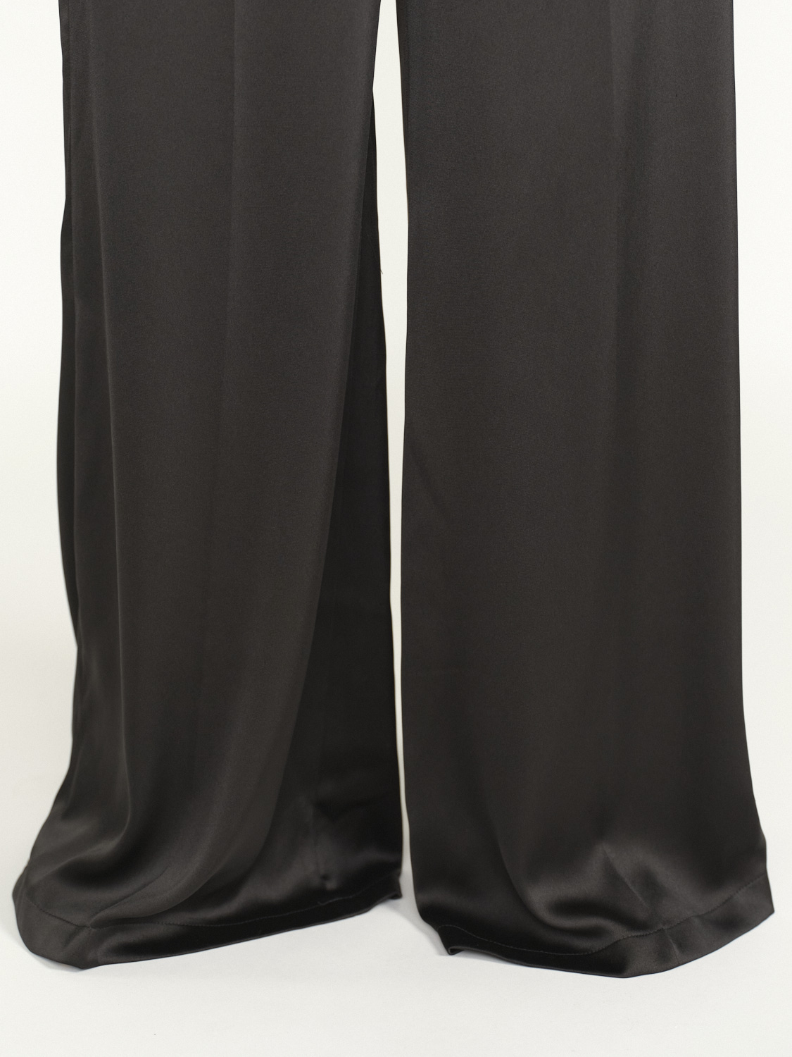 Seductive Maya - Pantaloni in raso con gamba svasata   nero 36