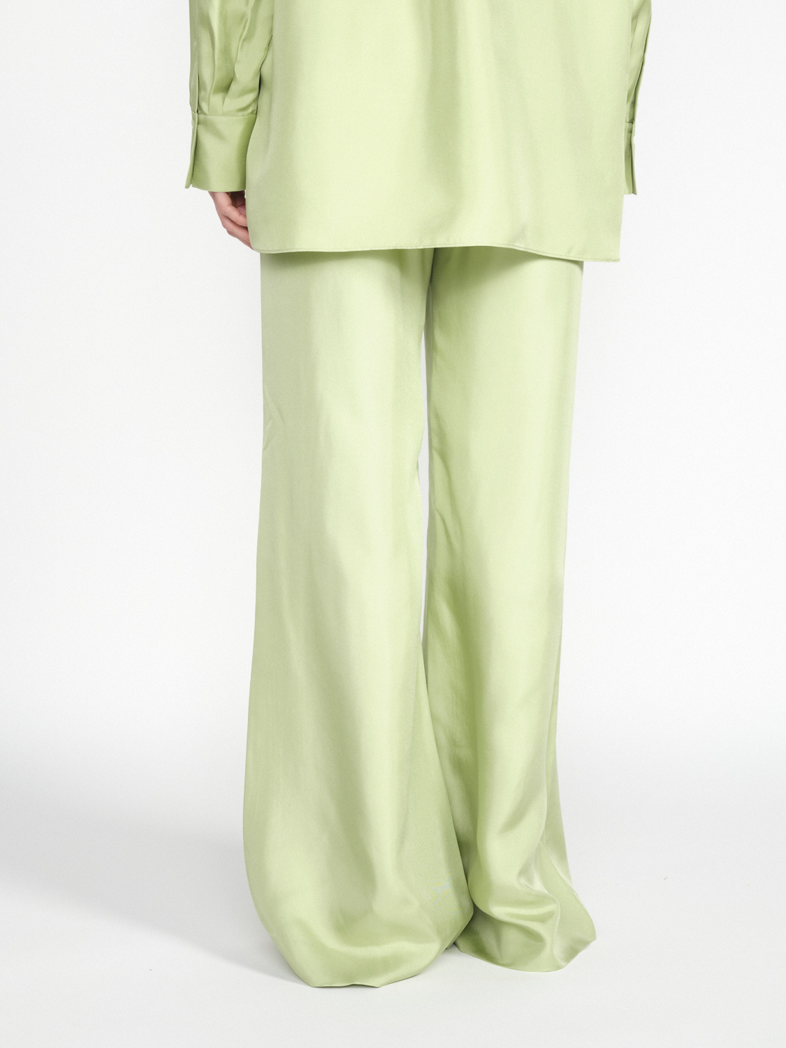 Dorothee Schumacher Sensual Coolness - Lightweight trousers made of silk twill  hellgrün XS