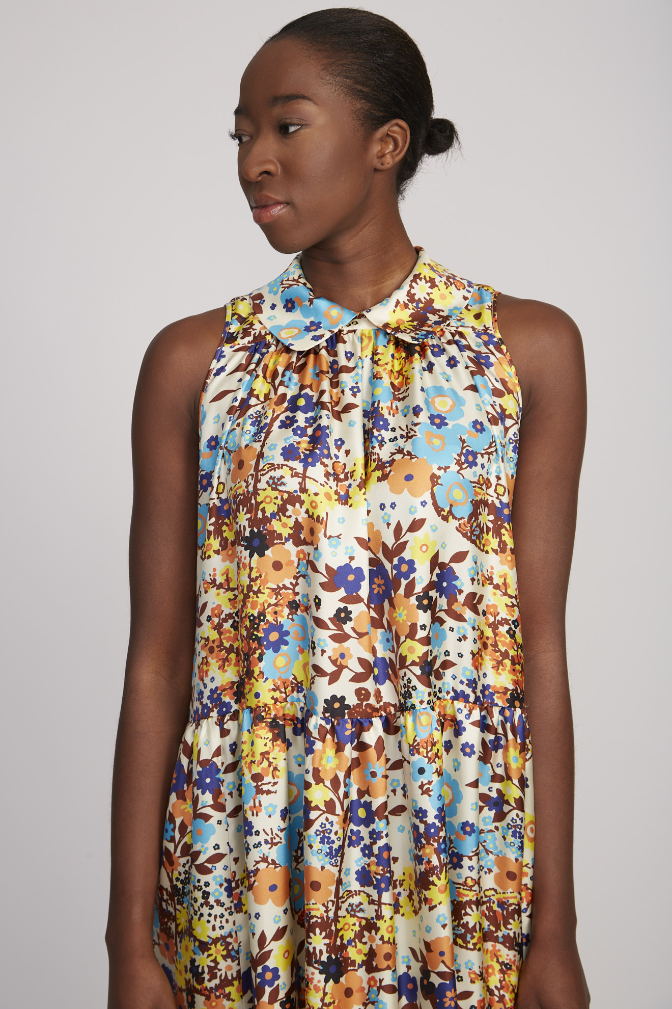 odeeh kleid multi print model frontalansicht 