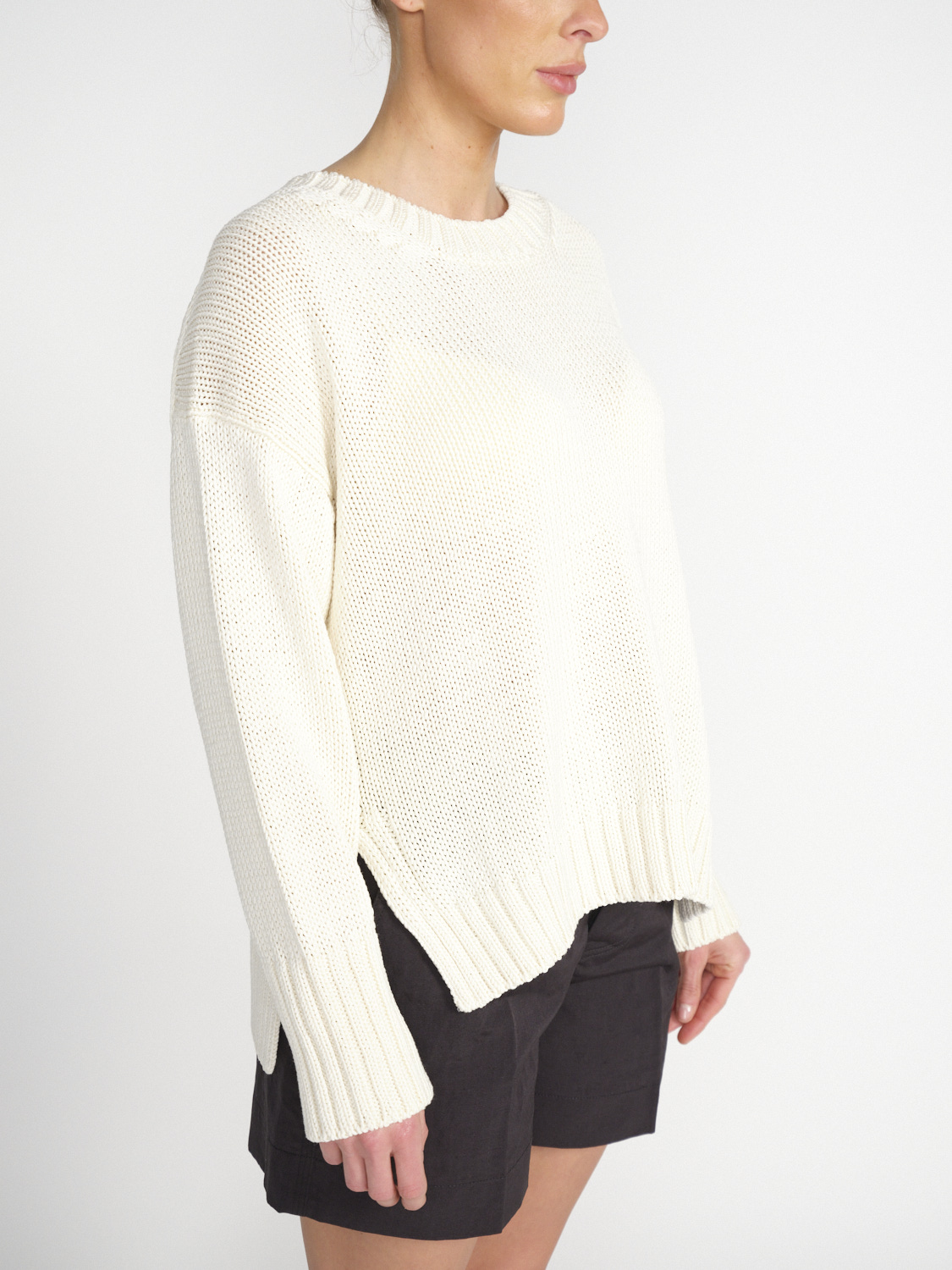Iris von Arnim Pandori – Oversized knitted sweater made from a silk and cotton mix  creme S