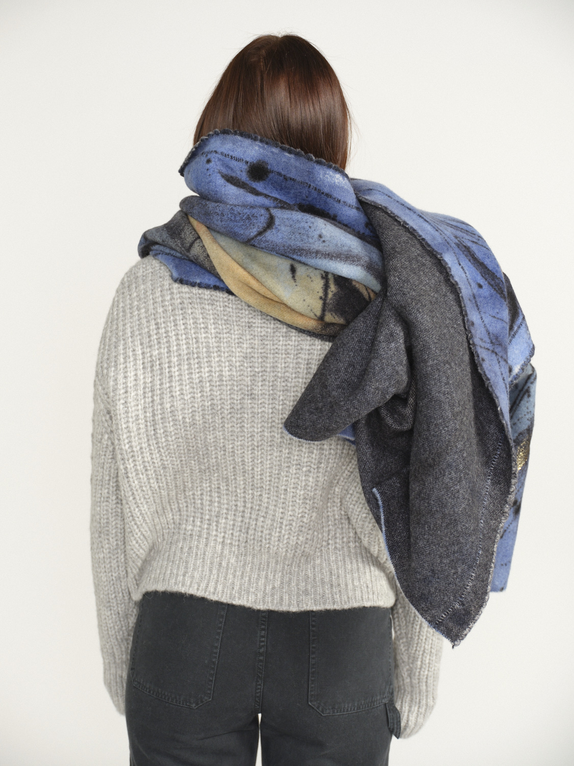 Faliero Sarti Plaid Storm - Sciarpa rettangolare con dettagli dorati in lana e cashmere blu Taglia unica