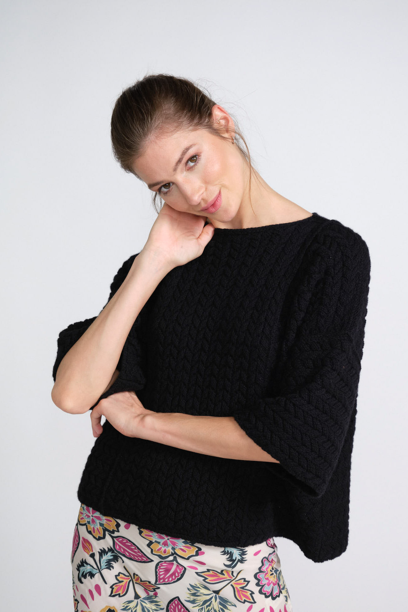 iris von arnim sweater black plain cashmere model front