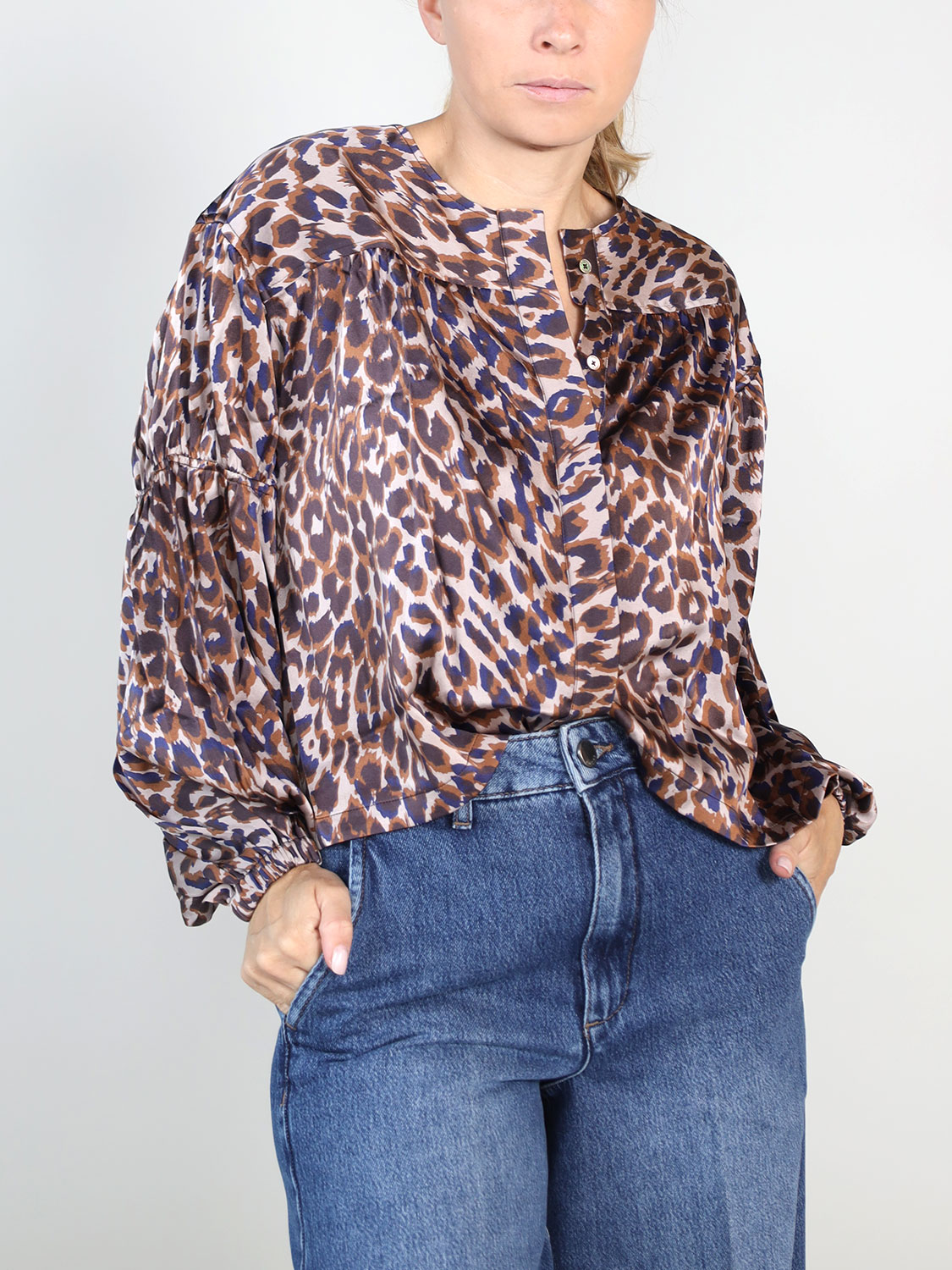 friendly hunting Silk blouse with leo pattern  mehrfarbig XS