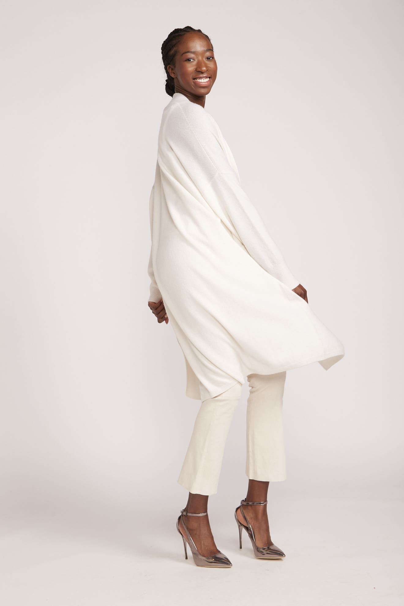 antonia zander coat white plain cashmere model side