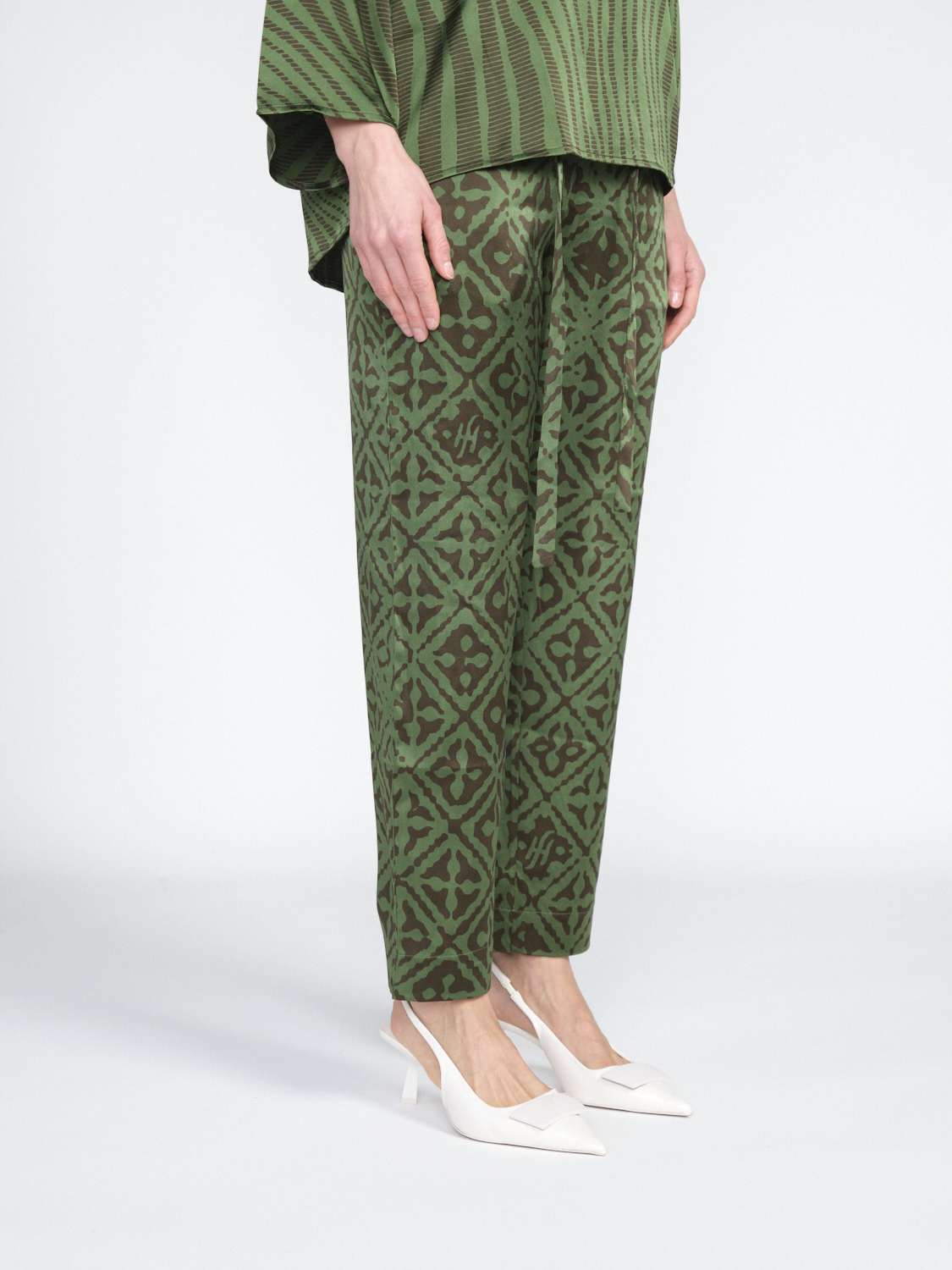 friendly hunting Pali Silk - Pantaloni in seta con motivo   verde XS