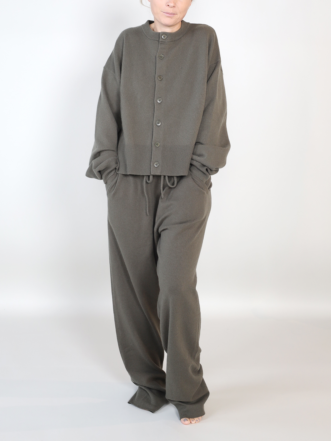 Extreme Cashmere N°320 Rush – Cashmere Hose khaki One Size Extreme Cashmere N°320 Rush – Cashmere Hose khaki One Size