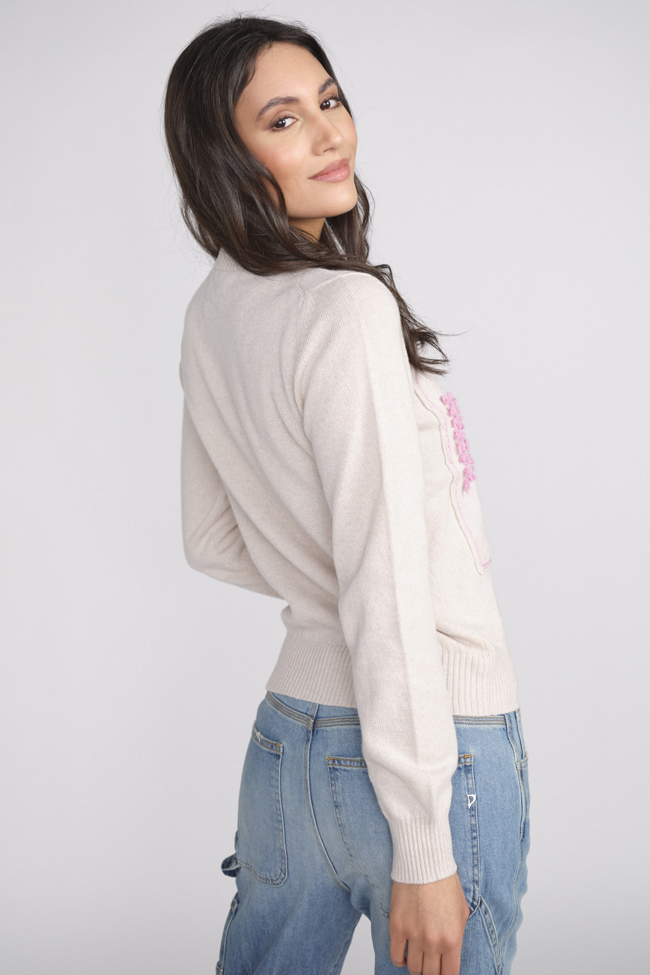 Barrie 3D Cashmere Logo Round-Neck Jumper - Knitted sweater with cashmere logo patch Barrie 3D Cashmere Logo Round-Neck Jumper - Knitted sweater with cashmere logo patch